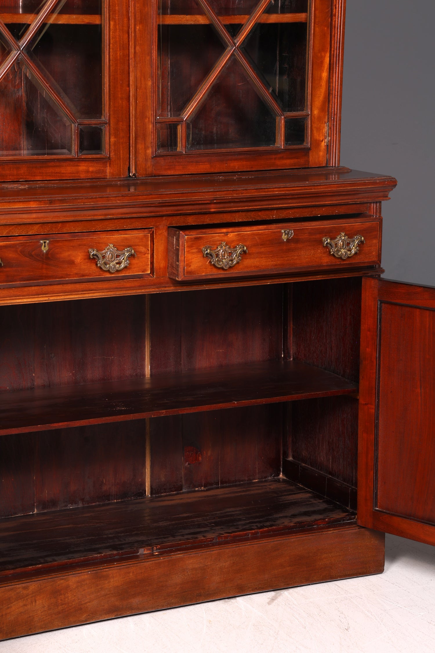 Beeindruckender Englischer Bücherschrank Mahagoni Vitrine Bibliothek Antik Glasvitrine Buffet