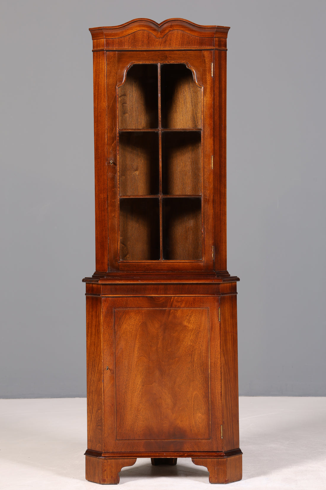 Wunderschöne Englische Eckvitrine Mahagoni Antik 60s echt Holz Schrank Eckschrank Glasvitrine