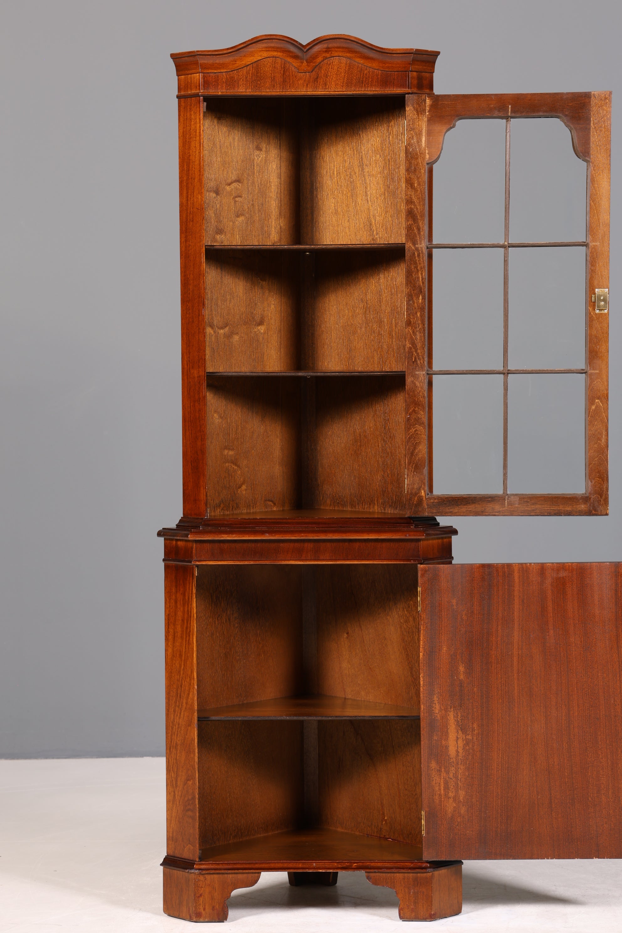 Wunderschöne Englische Eckvitrine Mahagoni Antik 60s echt Holz Schrank Eckschrank Glasvitrine