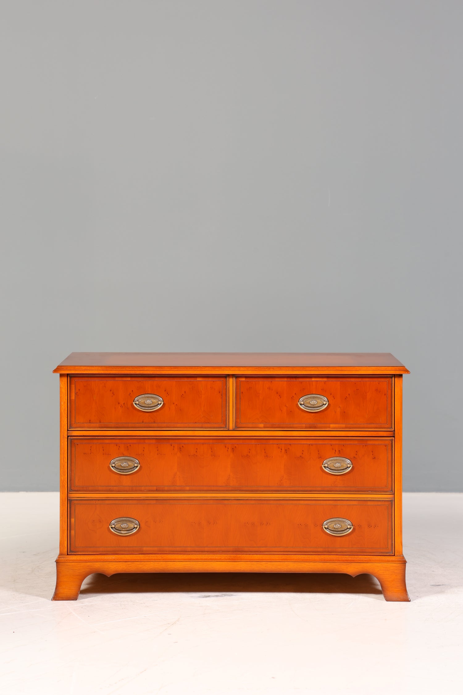 Traumhafte Original Heldense Kommode Eibe Antik Stil Hifi TV Schrank Sideboard echt Holz Klappschrank