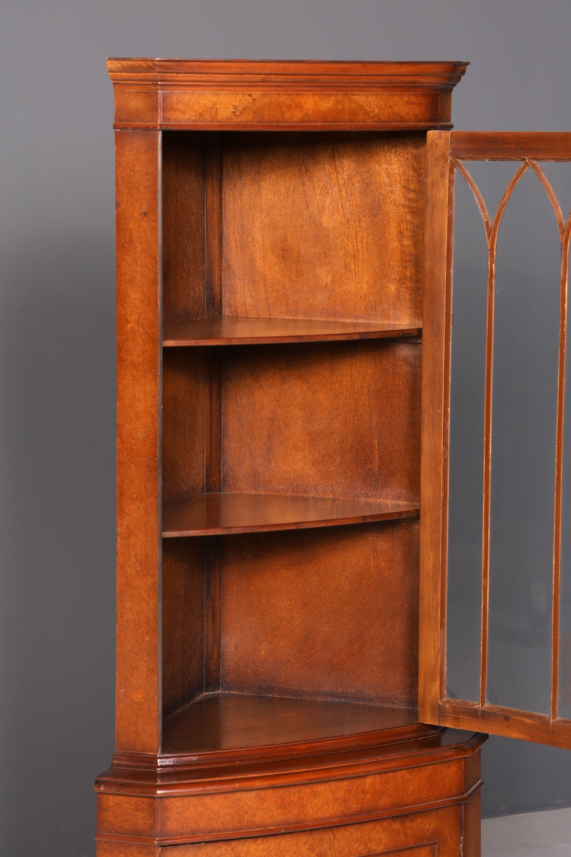 Wunderschöne Englische Eckvitrine Mahagoni Eckschrank Glasvitrine Vitrine Antik Echt Holz Vintage