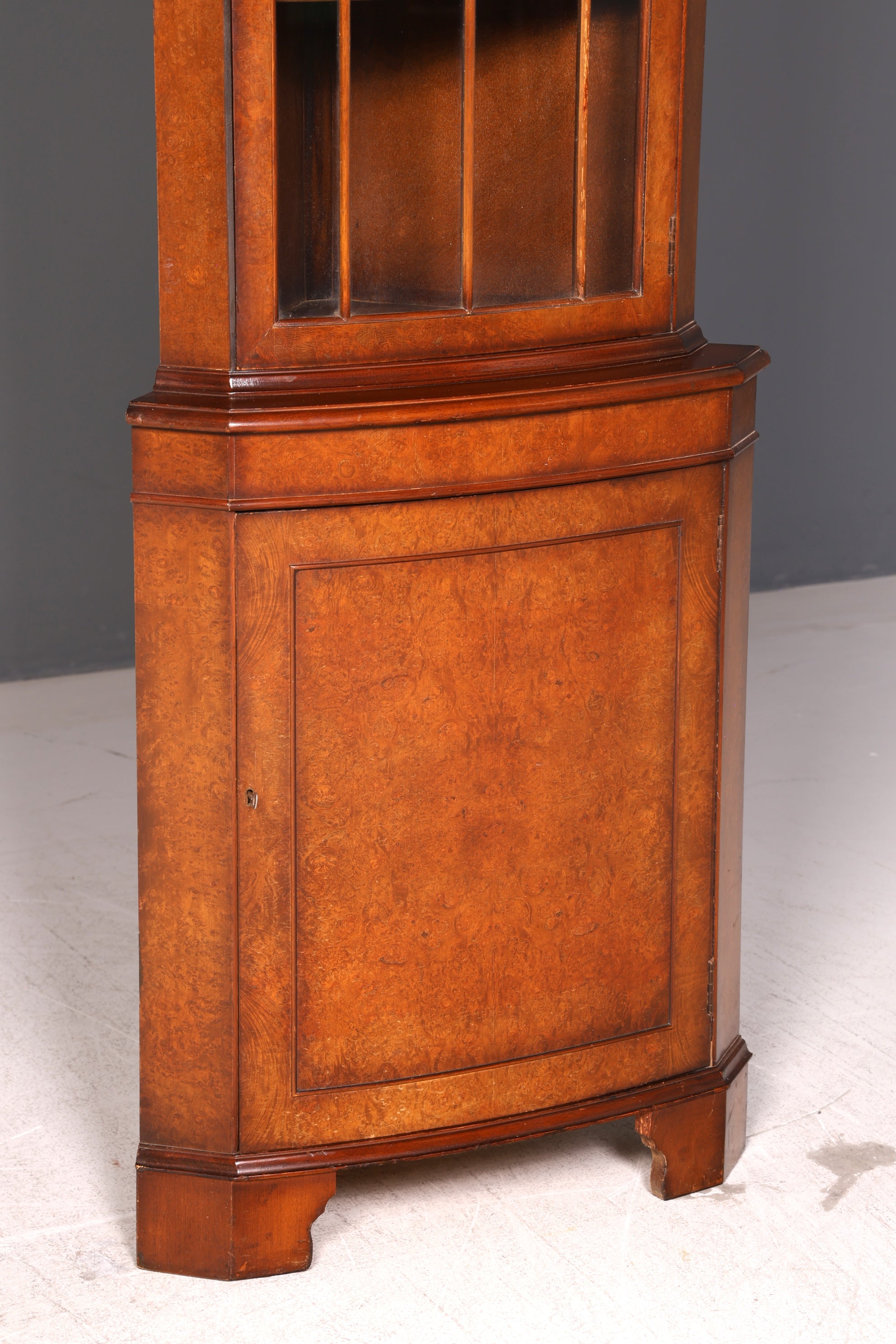 Wunderschöne Englische Eckvitrine Mahagoni Eckschrank Glasvitrine Vitrine Antik Echt Holz Vintage