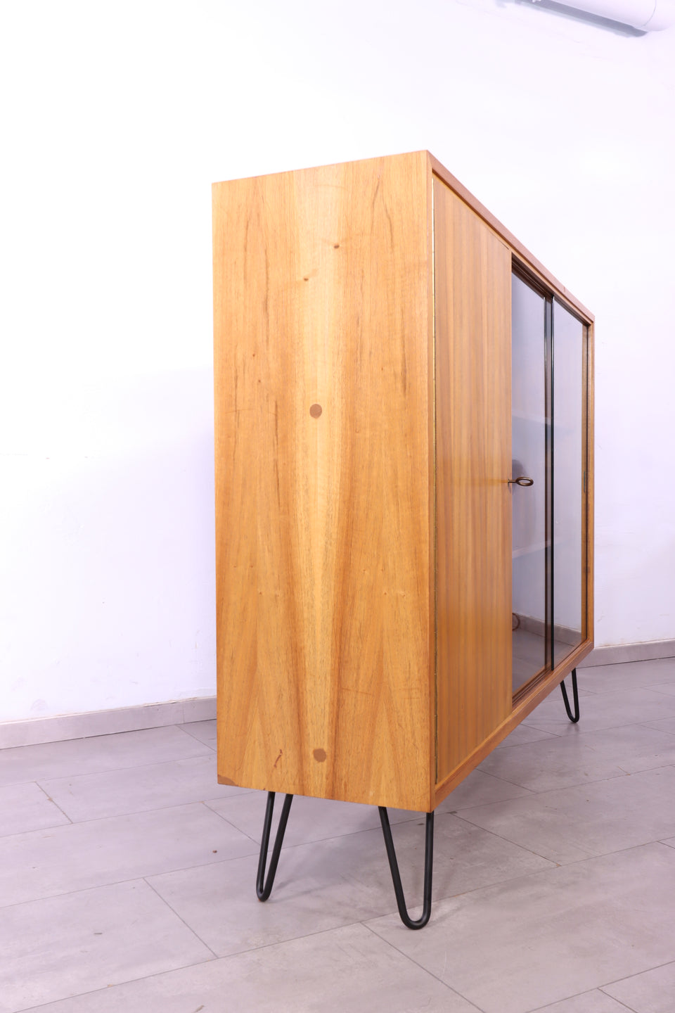 Wunderschönes Mid Century Highboard Retro Vitrine Nussbaum Schrank Kommode