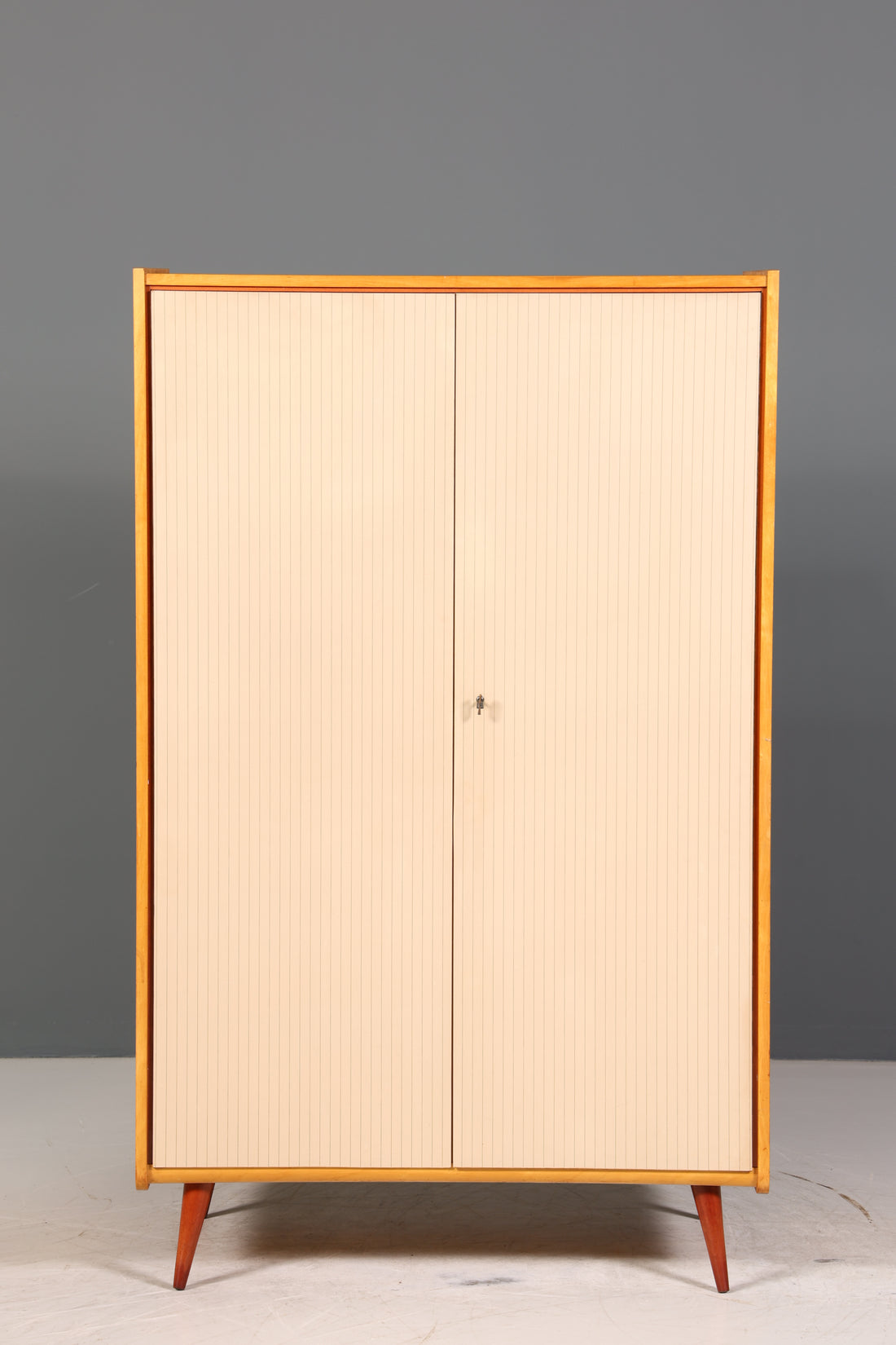 Wunderschöner Mid Century Kleiderschrank Vintage Schrank Retro Wäscheschrank