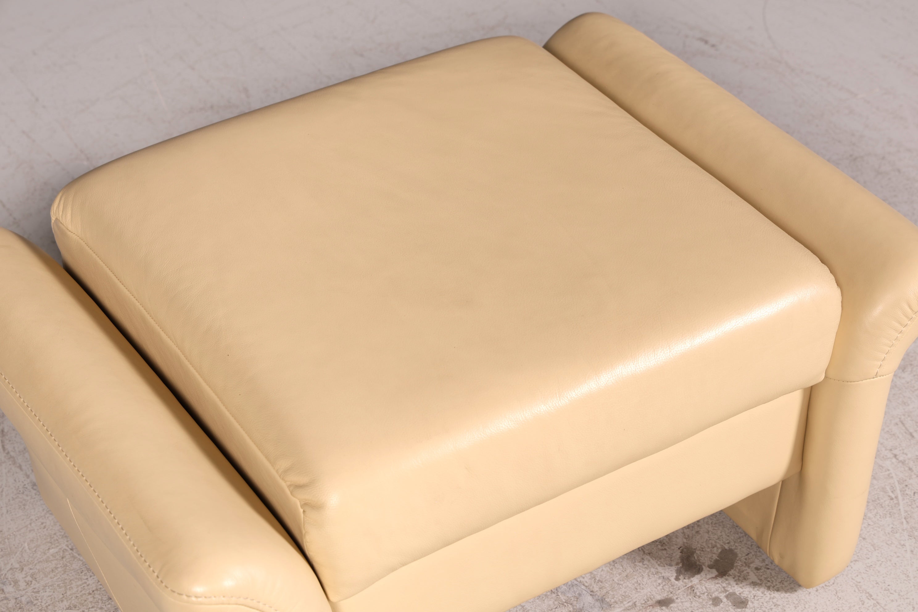 Edles Himolla Cumuly 2-Sitzer Ledersofa mit Hocker Echtleder Creme Relaxsofa Couch Sofa Vintage