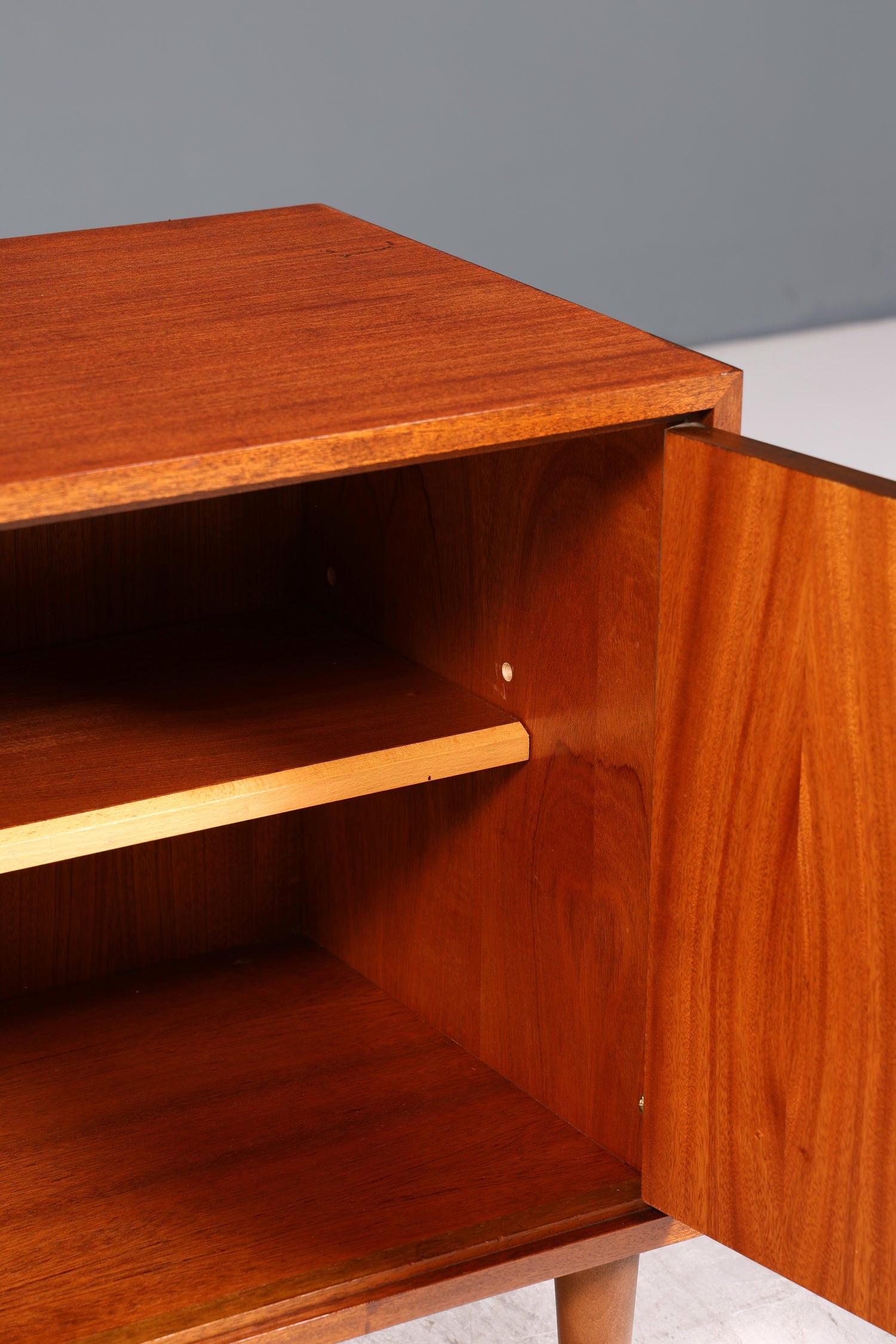 Stilvoller Mid Century Schrank Sideboard Vintage Retro Kommode TV Schrank Flurkommode