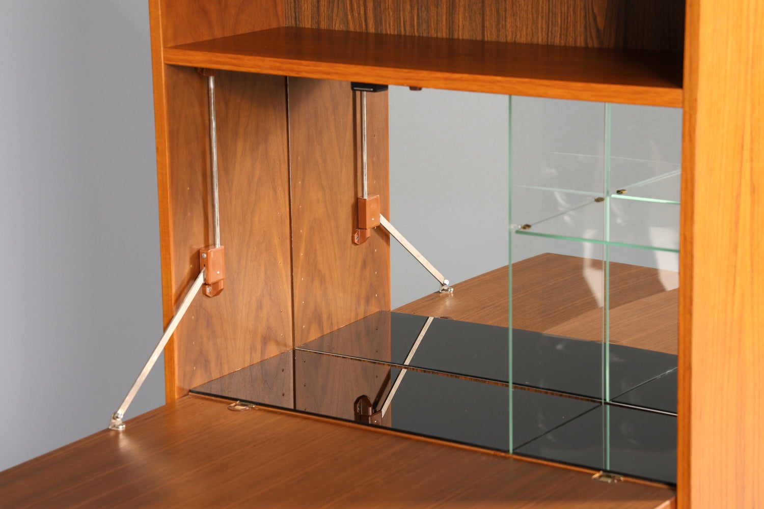 Wunderschönes Mid Century Regal Teak Holz Danish Design Bar Schrank Retro Kommode Bücherregal 60s