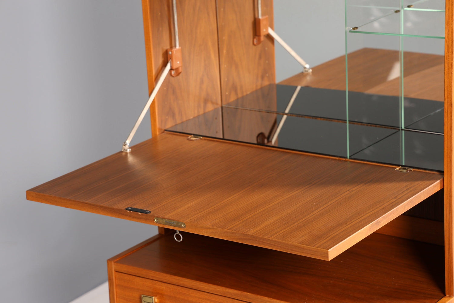 Wunderschönes Mid Century Regal Teak Holz Danish Design Bar Schrank Retro Kommode Bücherregal 60s