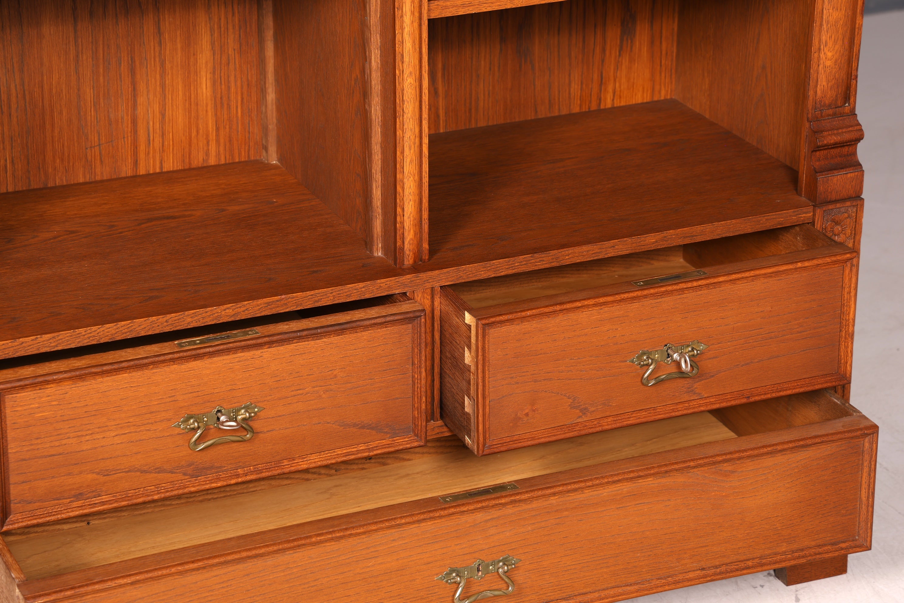 G783 Finish Traumhafte Jugendstil Vitrine Antike Holz Bücherschrank Eiche Antik Schrank Geschirrschrank (Kopie)