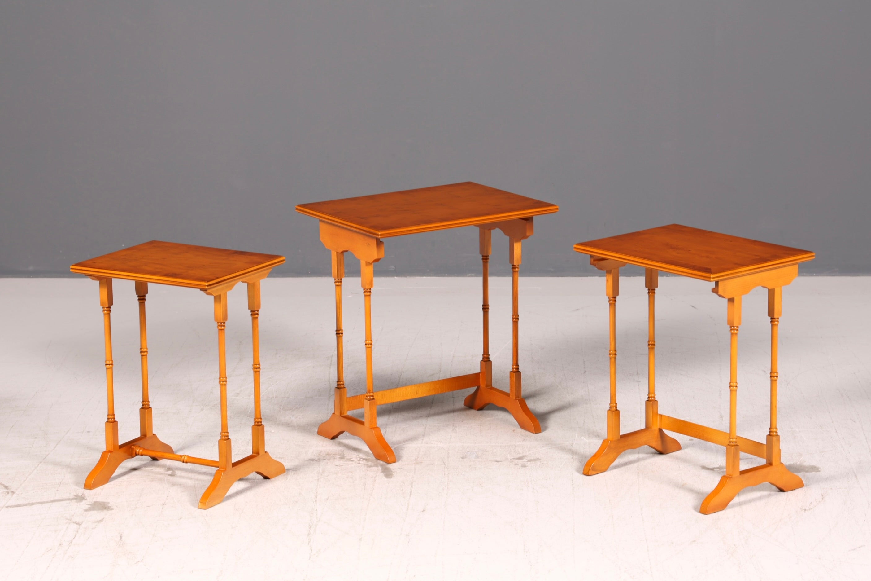Filigranes Englisches Tisch Set Couchtisch 3er Satz Eibe Ablagetisch Beistelltisch Satztische Antik Vintage