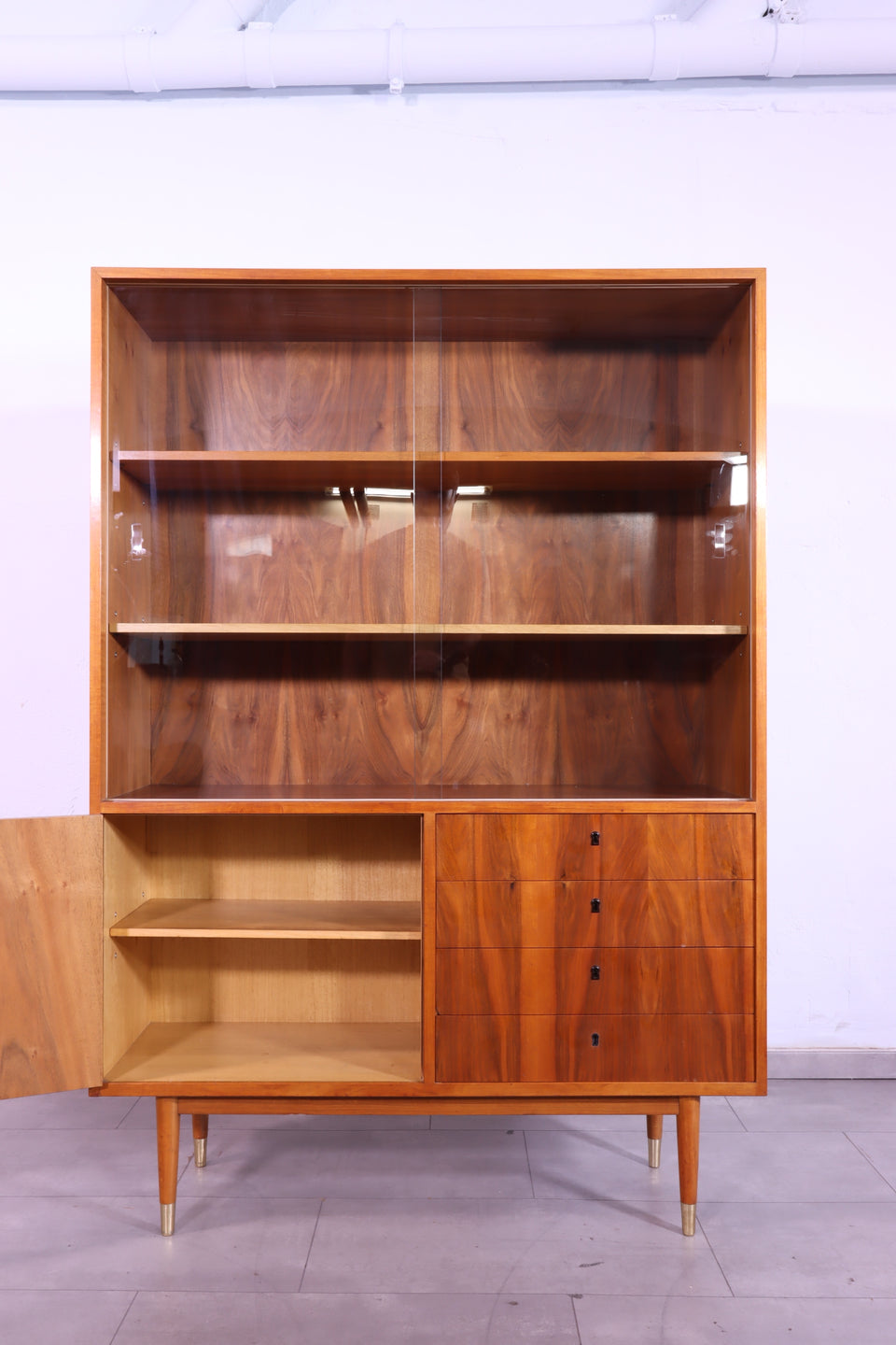 Wunderschönes Mid Century Vitrine Retro Highboard Nussbaum Schrank Kommode