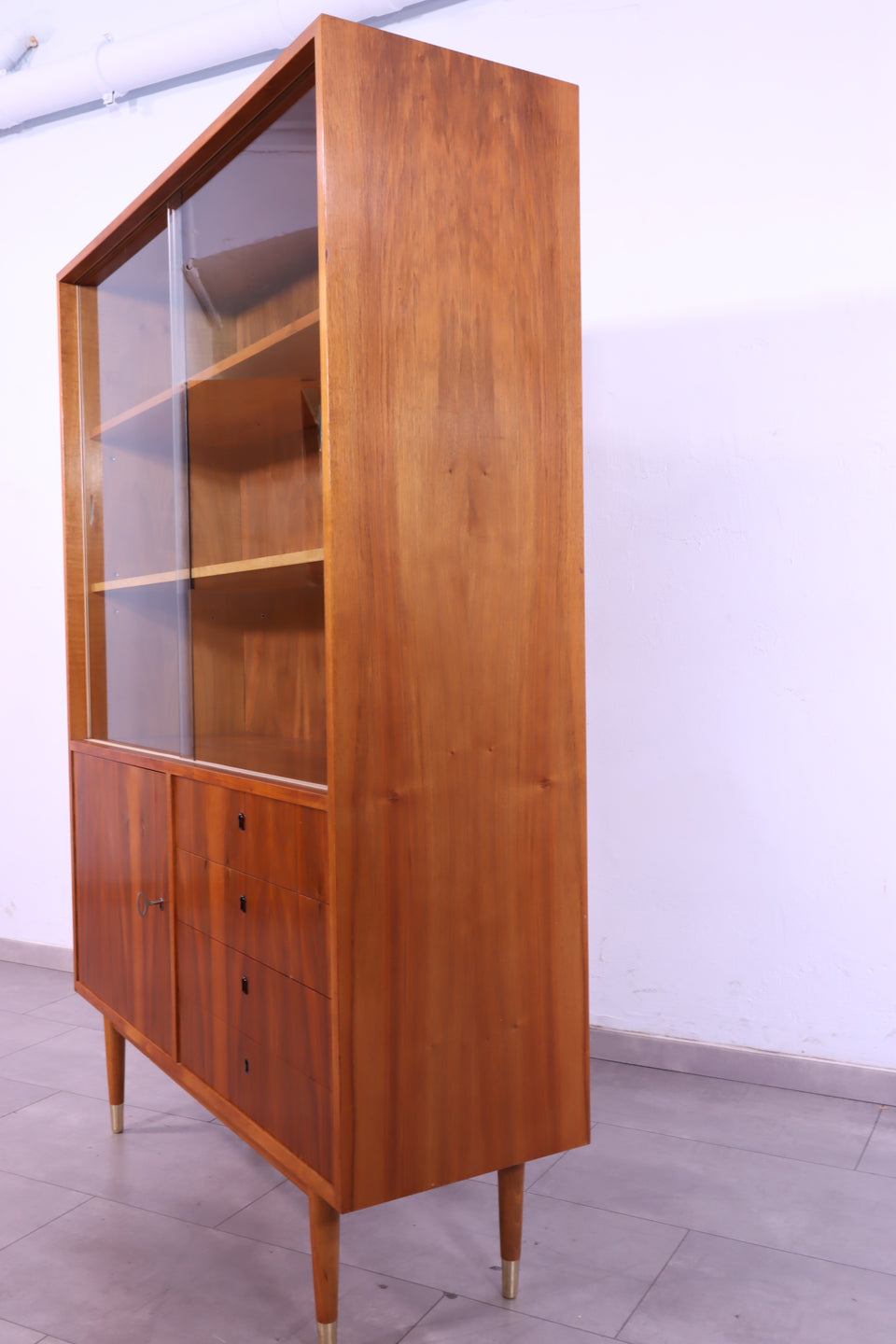 Wunderschönes Mid Century Vitrine Retro Highboard Nussbaum Schrank Kommode