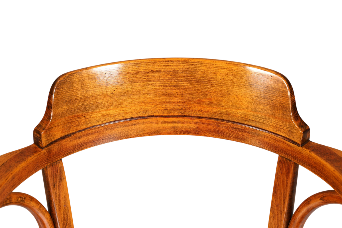 Hauptstadt Möblerei Armlehnstuhl im Thonet-Stil aus antikem Echtholz mit geschwungener Rückenlehne und Maserung