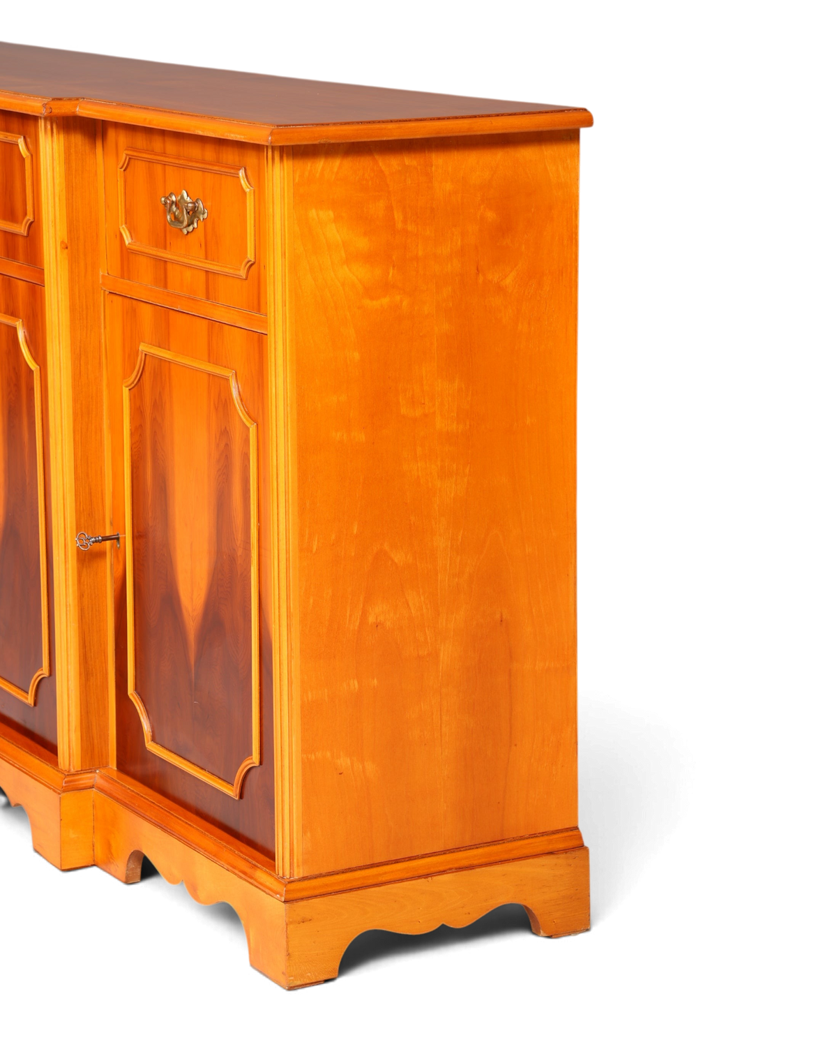 Traumhaftes Englisches Sideboard Eibe Schrank Antik Stil Buffetschrank Kommode