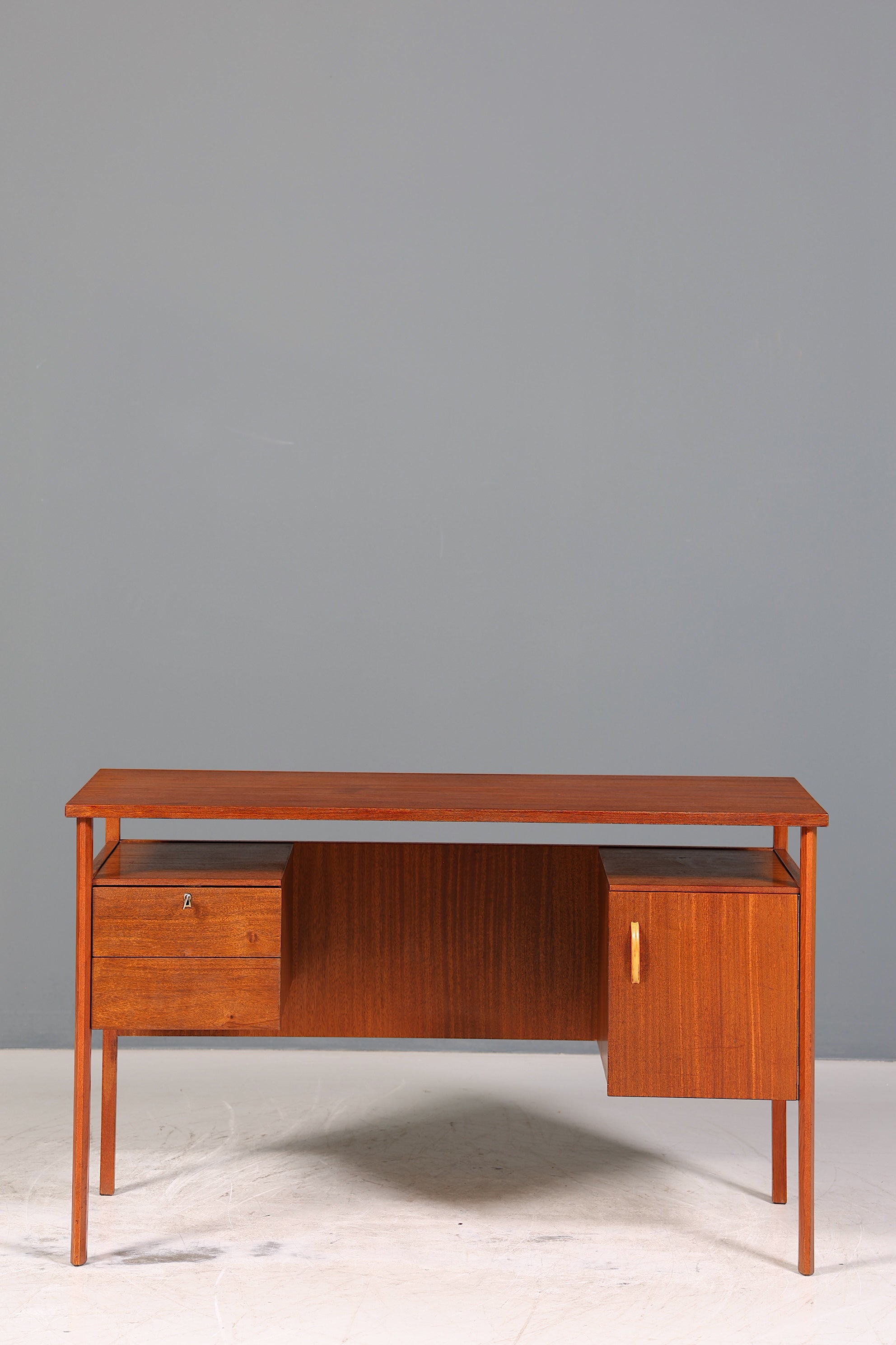 Wunderschöner Mid Century Schreibtisch Danish Design Teak Holz Bürotisch Office Table