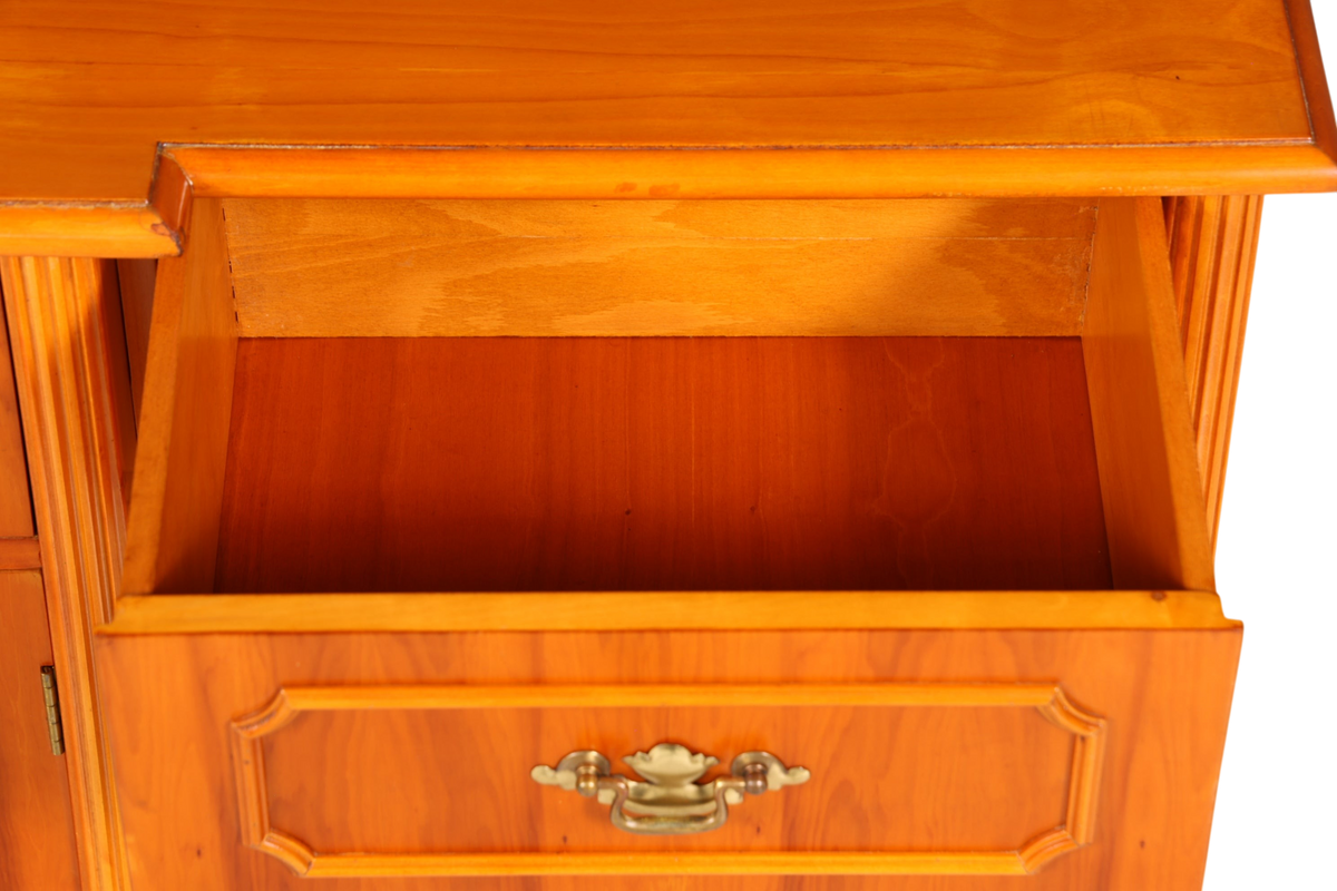 Traumhaftes Englisches Sideboard Eibe Schrank Antik Stil Buffetschrank Kommode