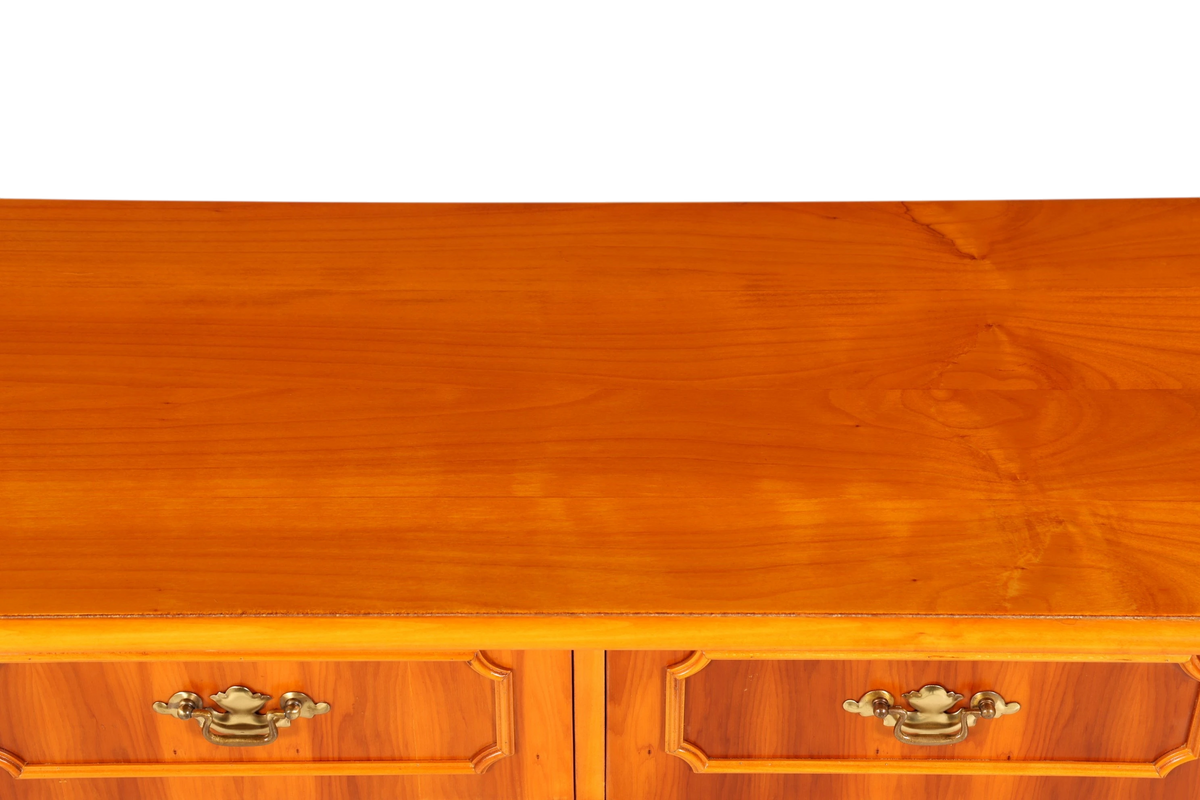 Traumhaftes Englisches Sideboard Eibe Schrank Antik Stil Buffetschrank Kommode