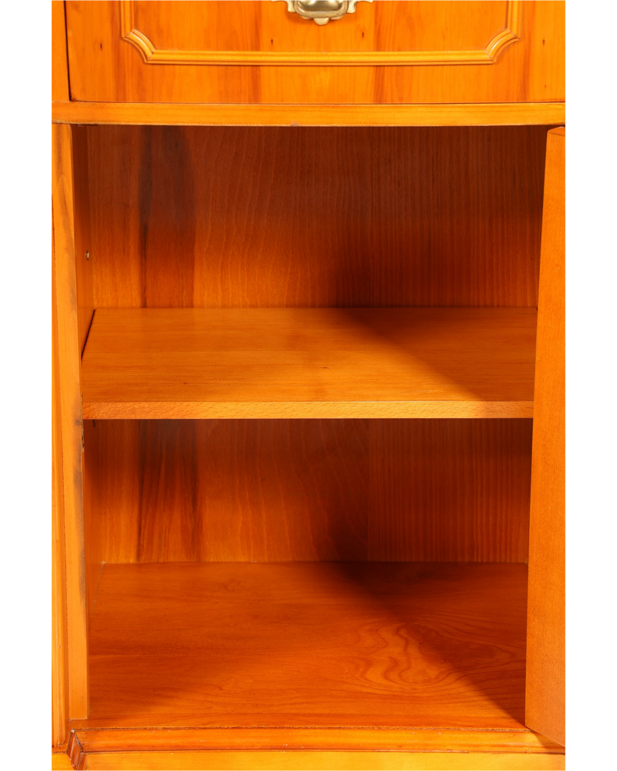 Traumhaftes Englisches Sideboard Eibe Schrank Antik Stil Buffetschrank Kommode