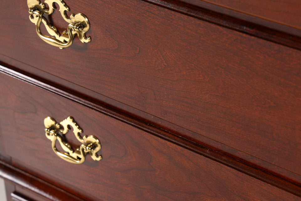 Edles Vertiko der Marke Drexel Heritage Schrank USA Antik Stil Highboard