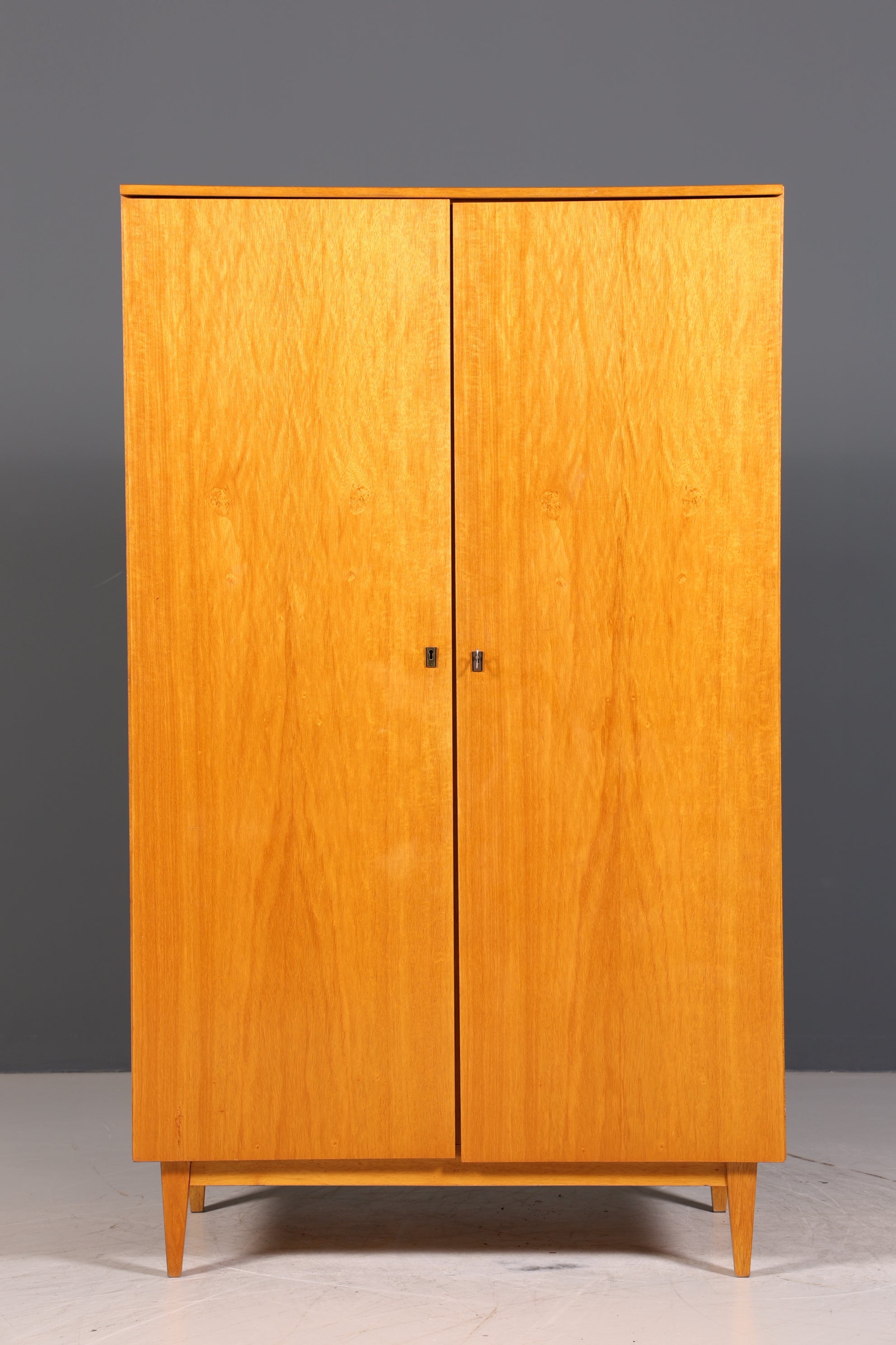 Traumhafter Mid Century Kleiderschrank Vintage Schrank Retro Wäscheschrank