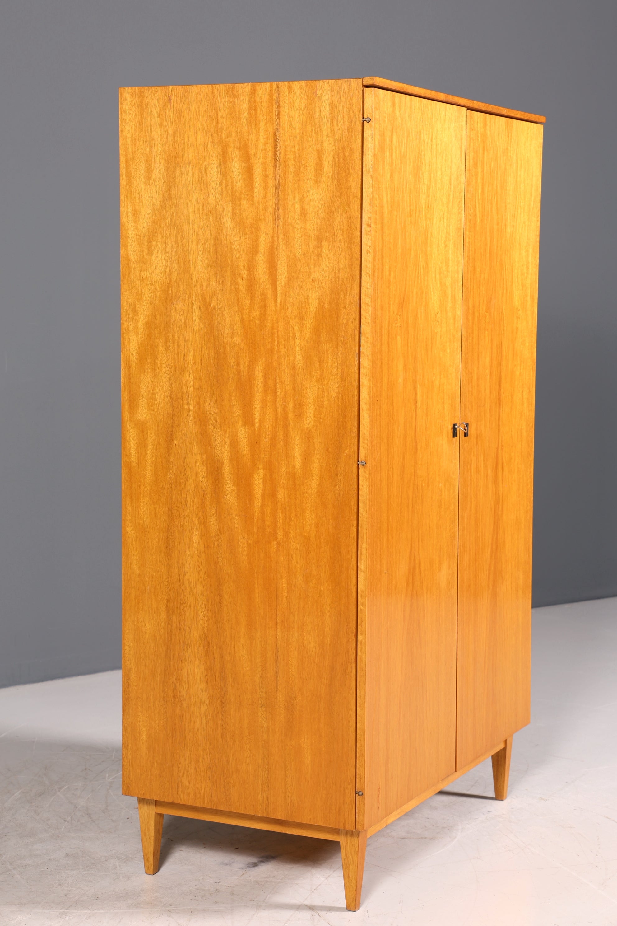 Traumhafter Mid Century Kleiderschrank Vintage Schrank Retro Wäscheschrank