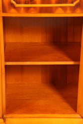 Traumhafte Englische Vitrine Bücherschrank Buffet Antik Stil Englisch Eibe Glasvitrine Bibliothek