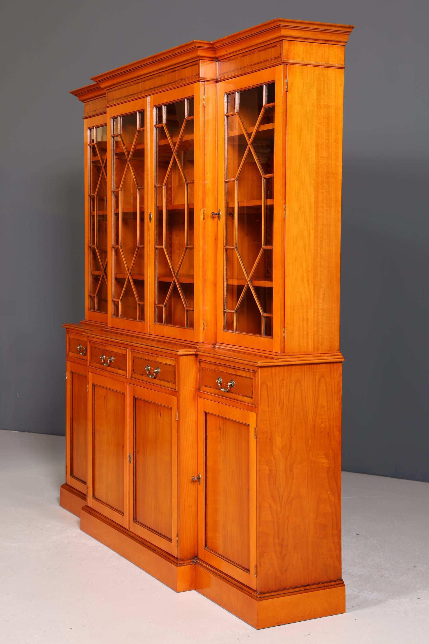 Stilvolle Englische Vitrine Bücherschrank Buffet Antik Stil Englisch Eibe Glasvitrine Bibliothek