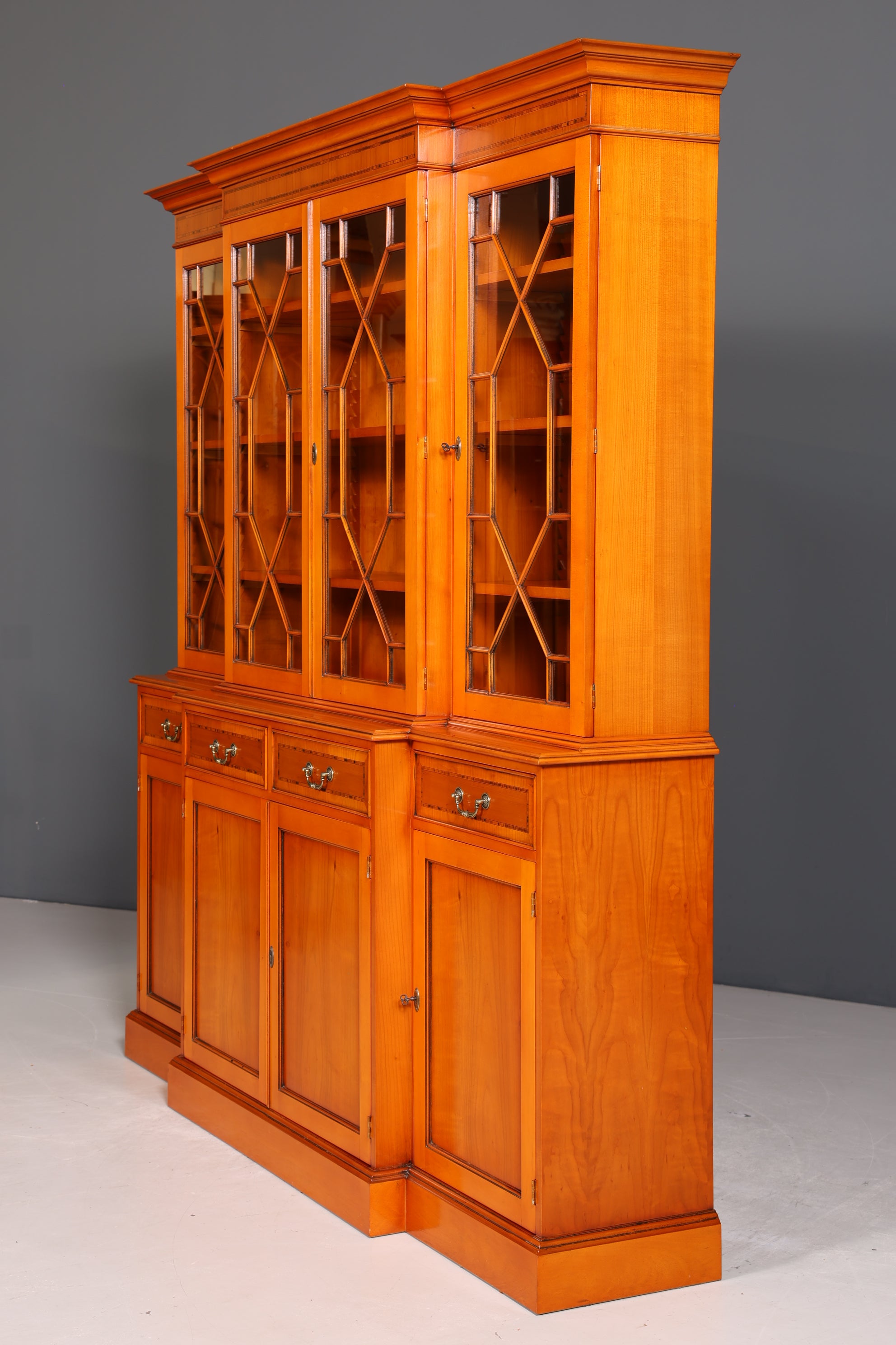 Stilvolle Englische Vitrine Bücherschrank Buffet Antik Stil Englisch Eibe Glasvitrine Bibliothek
