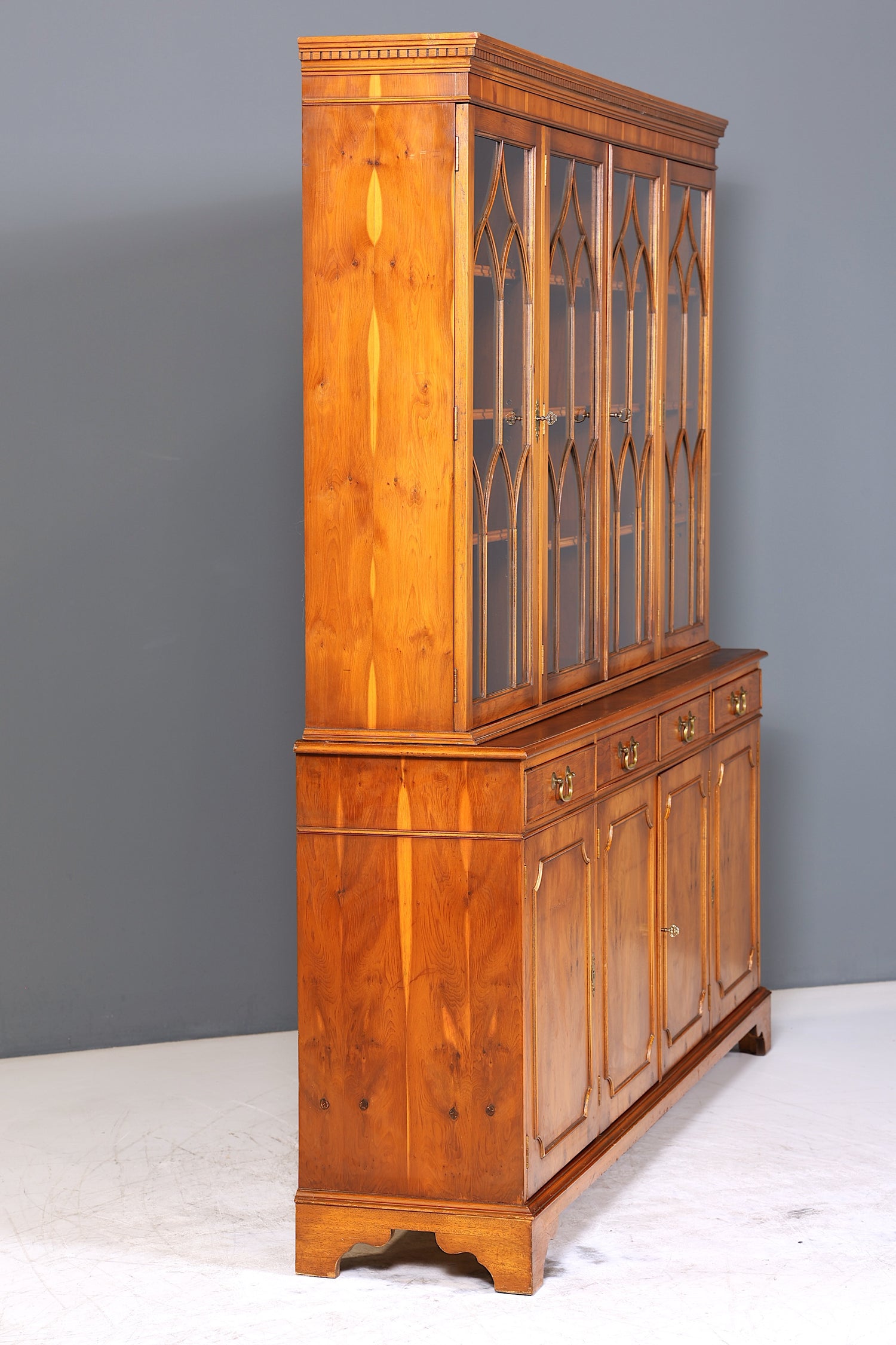 Wunderschöne Englische Vitrine Bücherschrank Buffet Antik Stil Englisch Eibe Glasvitrine Bibliothek