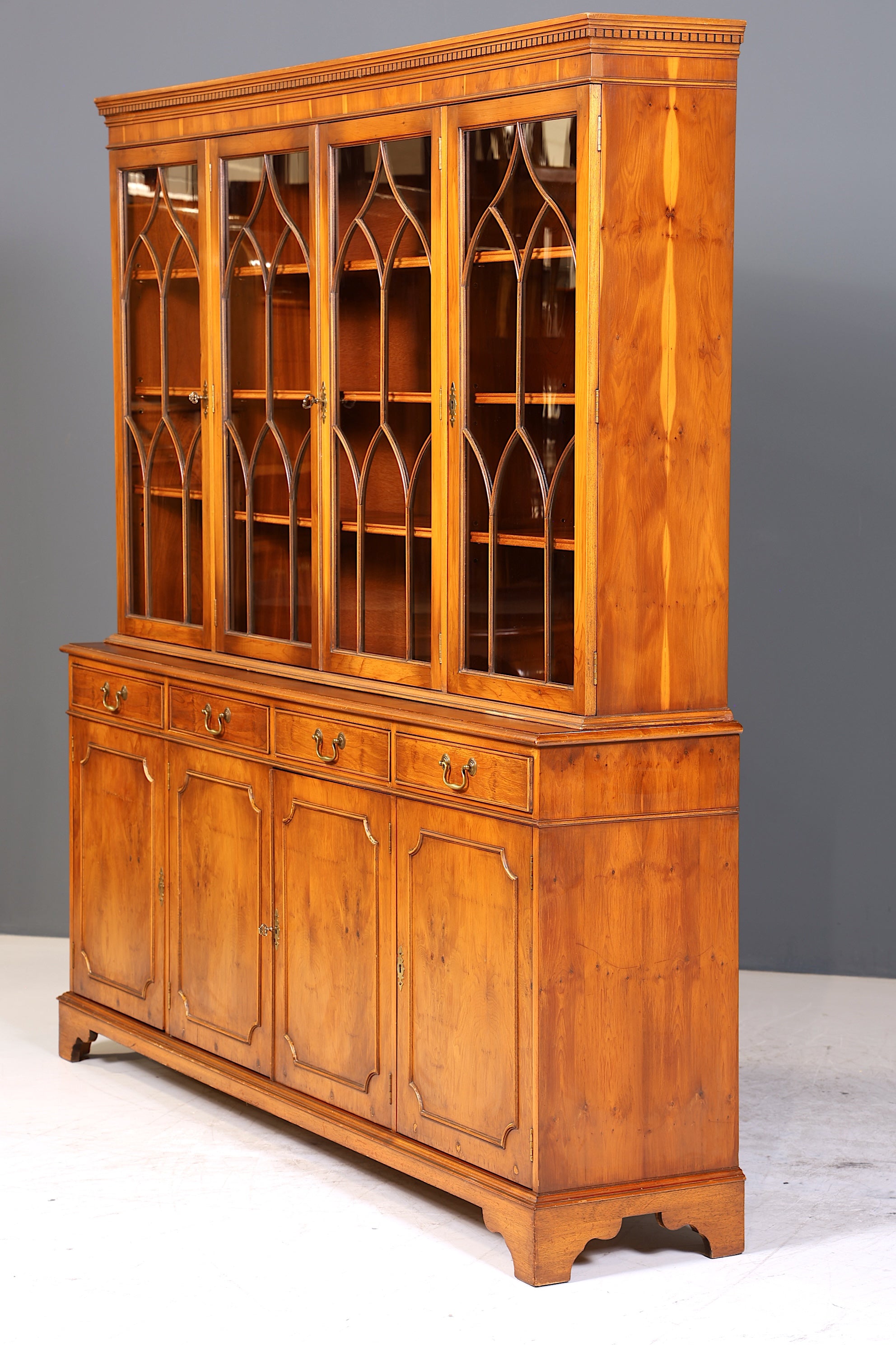 Wunderschöne Englische Vitrine Bücherschrank Buffet Antik Stil Englisch Eibe Glasvitrine Bibliothek
