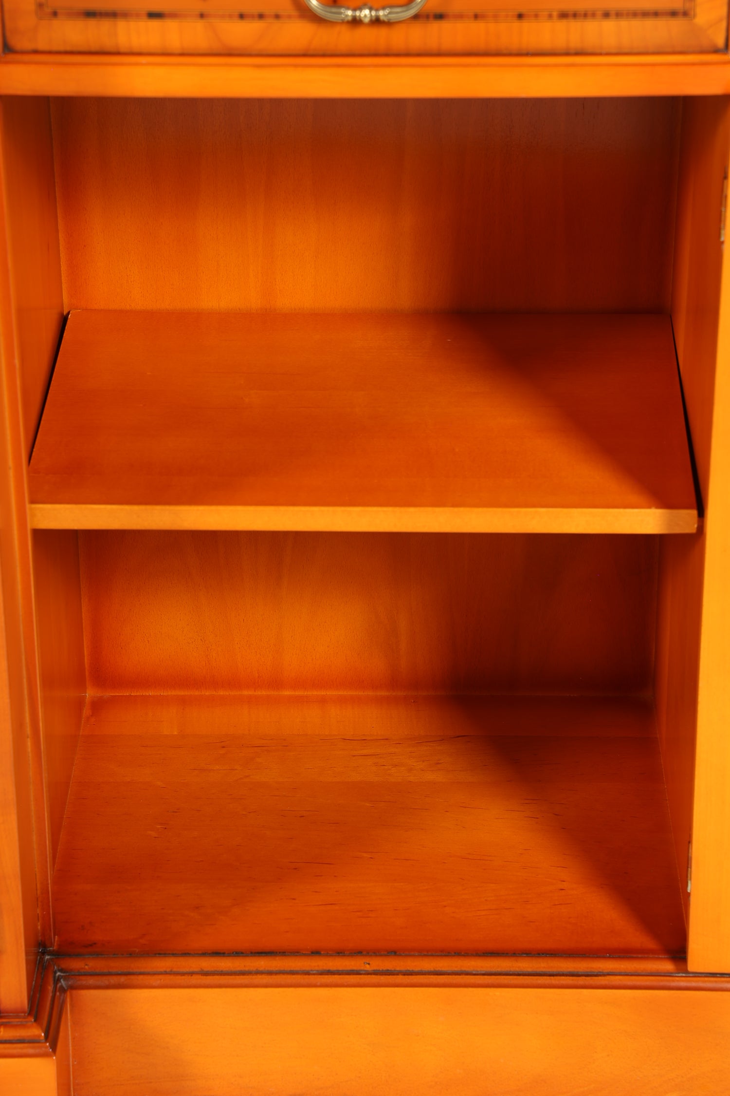 Stilvolle Englische Vitrine Bücherschrank Buffet Antik Stil Englisch Eibe Glasvitrine Bibliothek