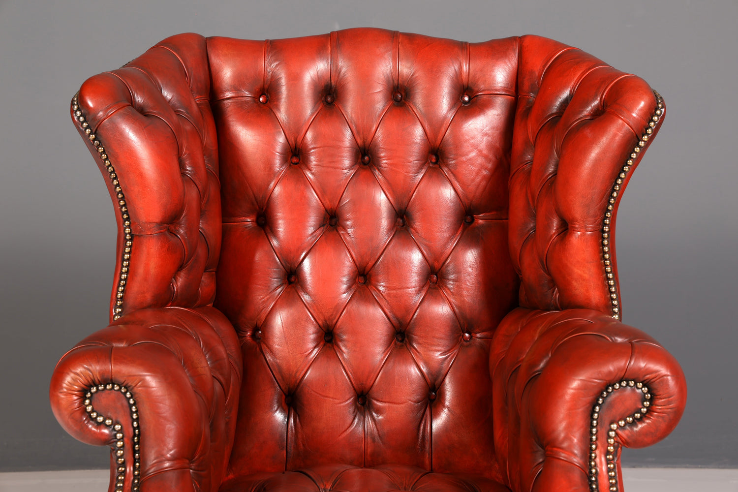 Original Chesterfield Ohrensessel mit Hocker Echtleder Englisch Herrensessel Ledersessel Antik Vintage