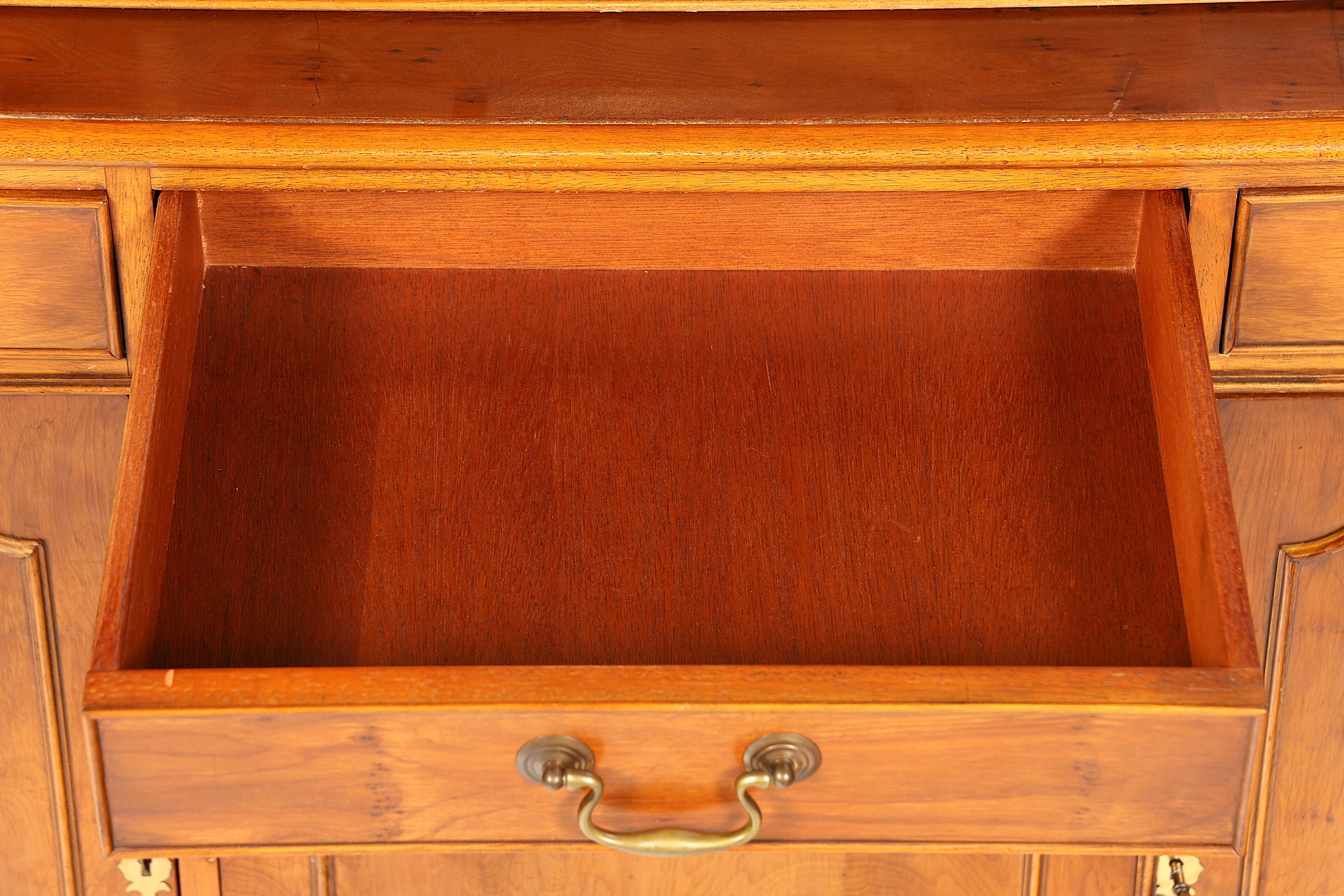 Wunderschöne Englische Vitrine Bücherschrank Buffet Antik Stil Englisch Eibe Glasvitrine Bibliothek