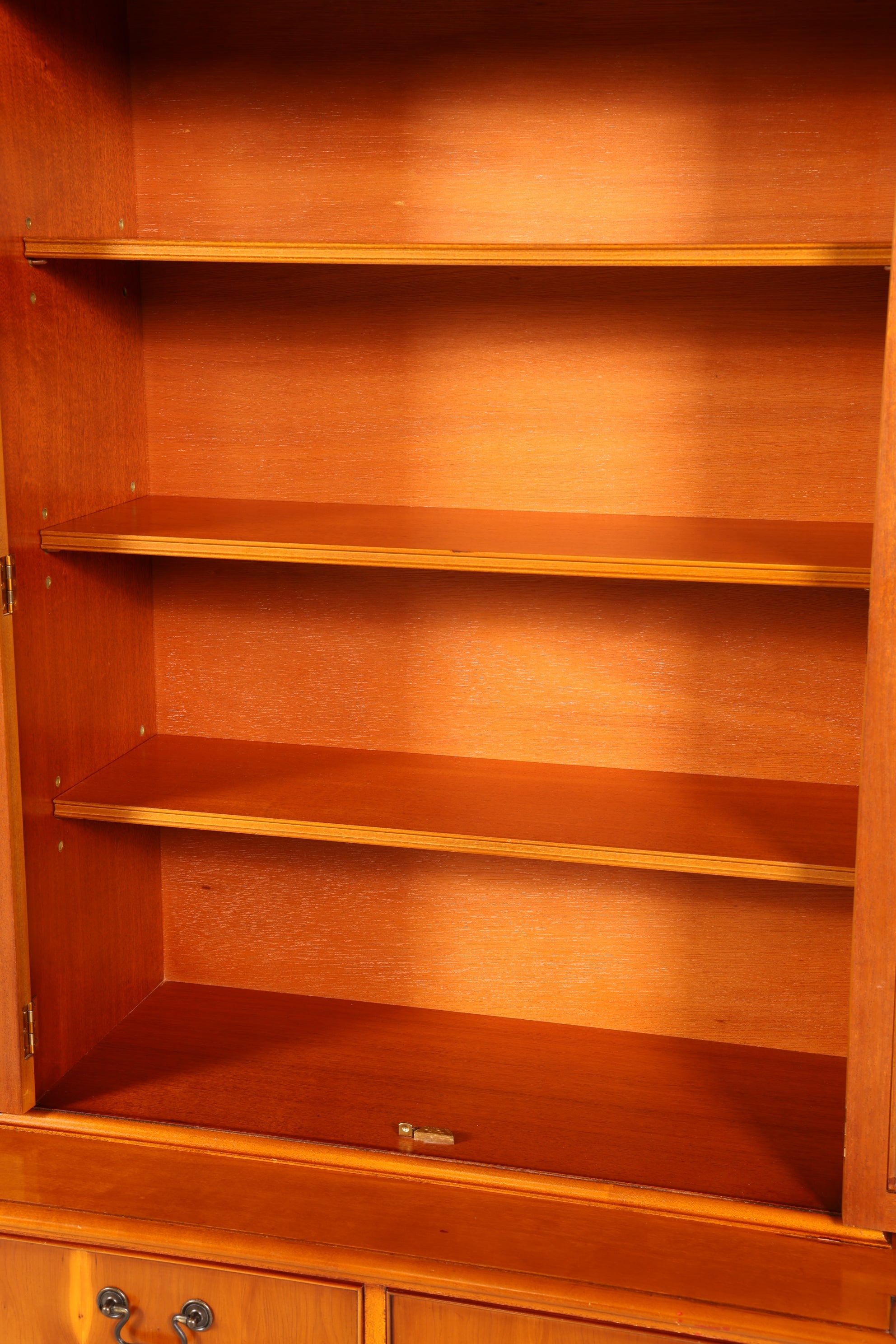 Edle Englische Vitrine Bücherschrank Buffet Antik Stil Englisch Eibe Glasvitrine Bibliothek