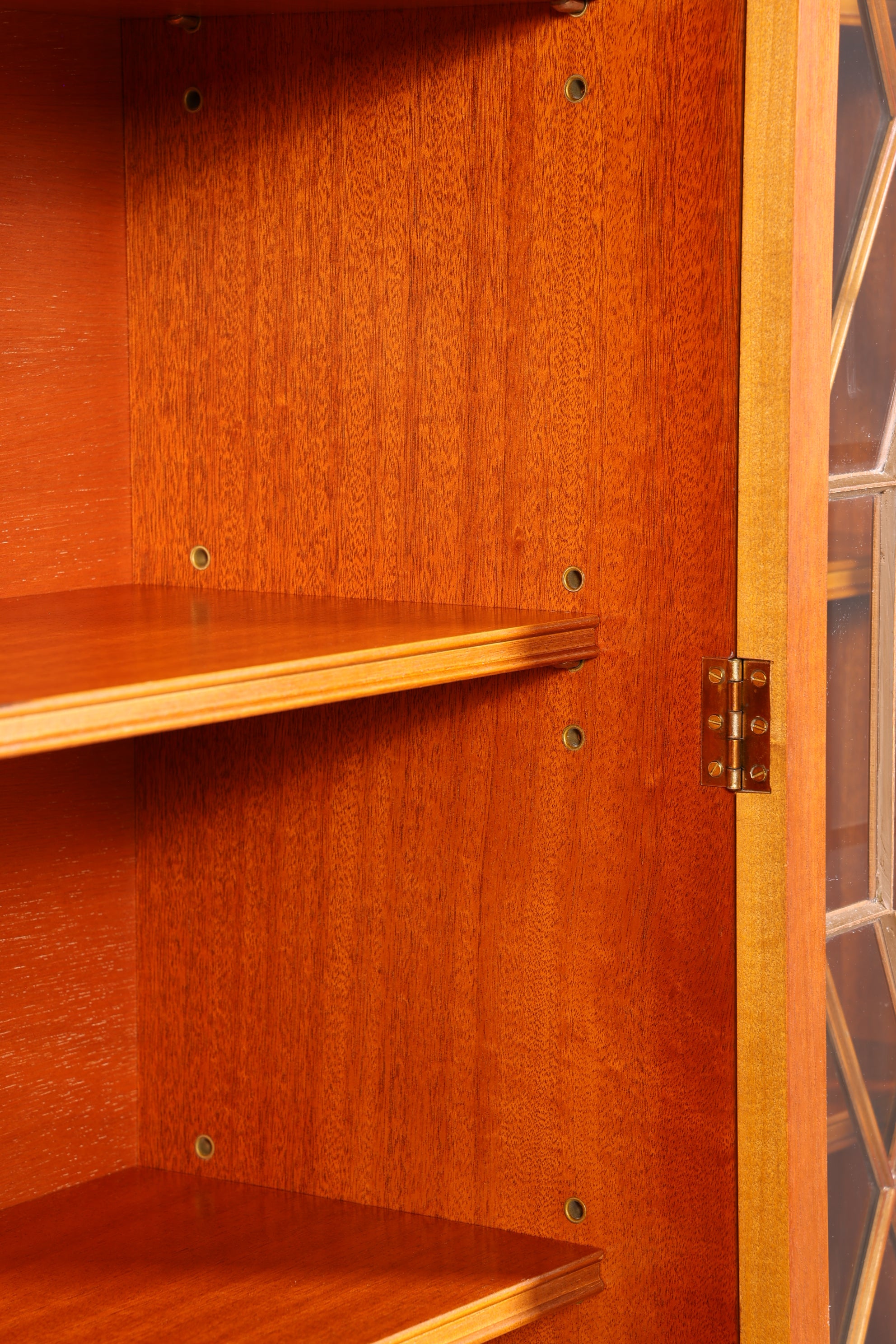 Edle Englische Vitrine Bücherschrank Buffet Antik Stil Englisch Eibe Glasvitrine Bibliothek