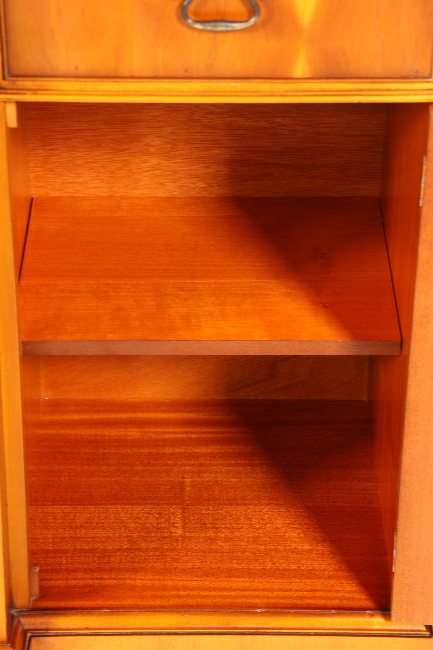 Edle Englische Vitrine Bücherschrank Buffet Antik Stil Englisch Eibe Glasvitrine Bibliothek