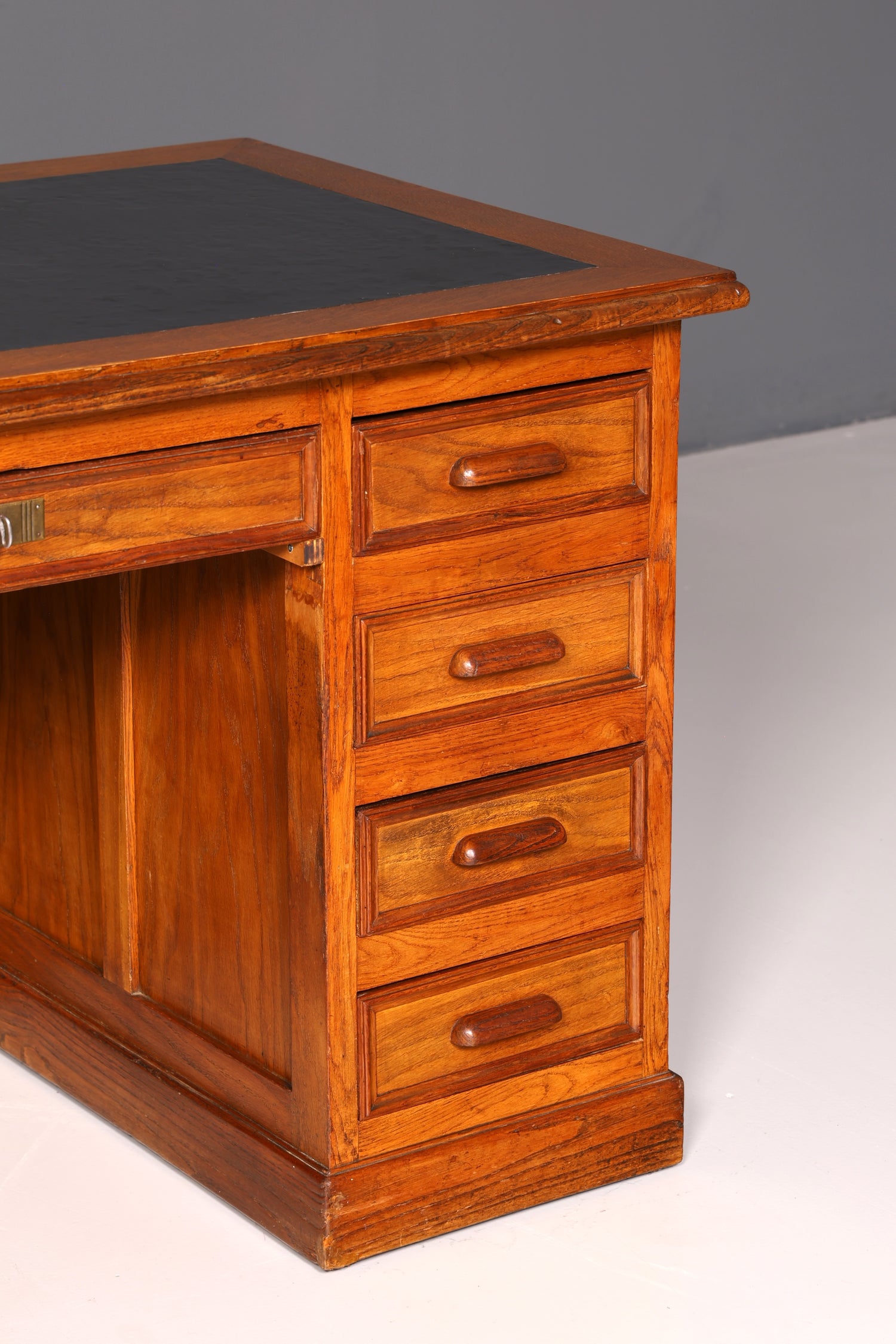 Wunderschöner Schreibtisch im Bauhaus Stil Art Deco Bürotisch Office Table Eiche Antik Vintage