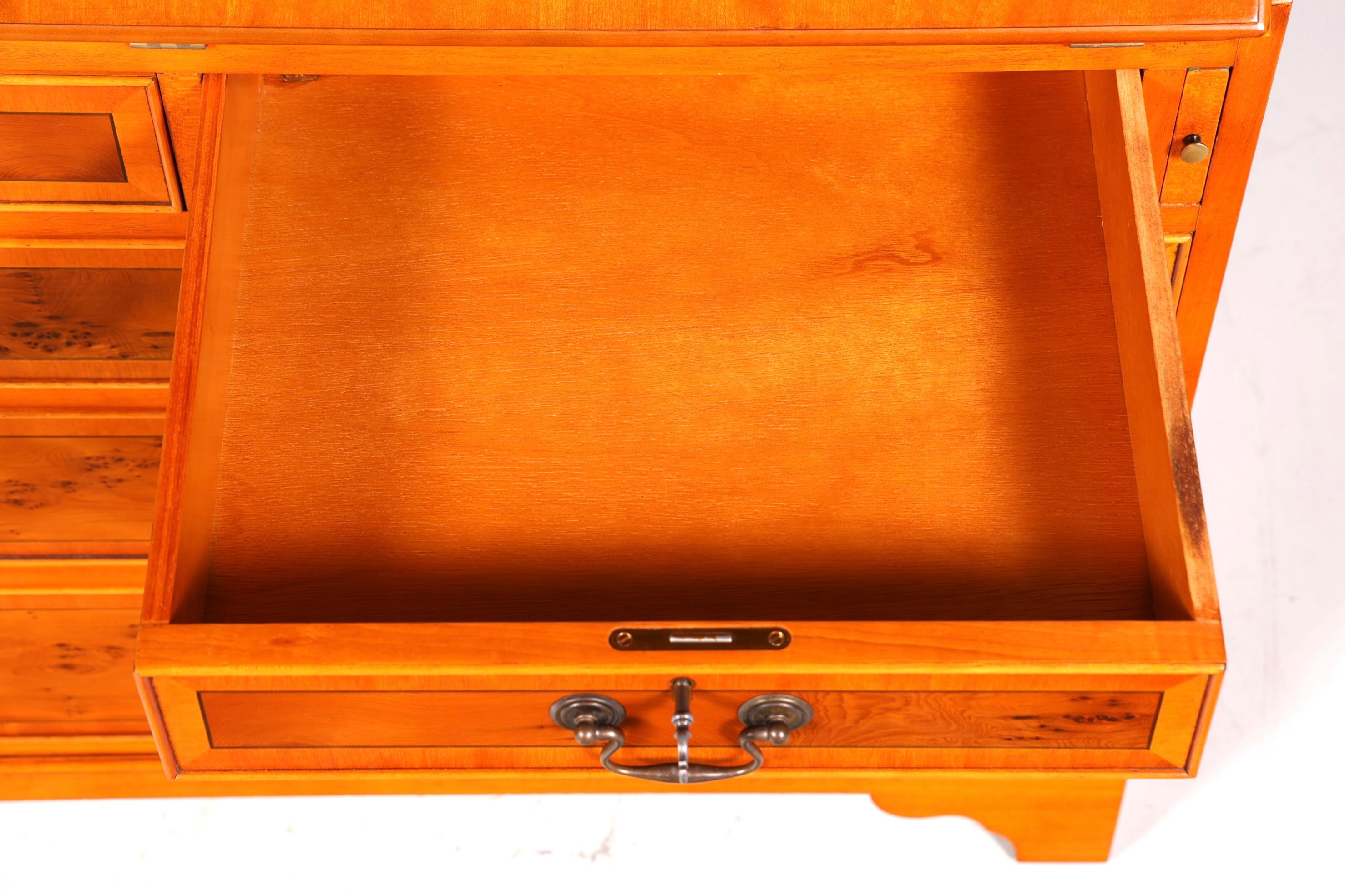 Stilvoller Englischer Sekretär Büro Aufsatzsekretär Eibe Antik Stil echt Lederauflage Vitrinen Schrank UK