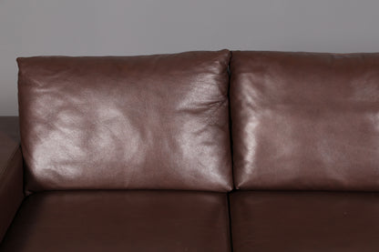 Beautiful Stressless E200 corner sofa in genuine brown leather with chaise longue, footstool, and vintage leather upholstery.