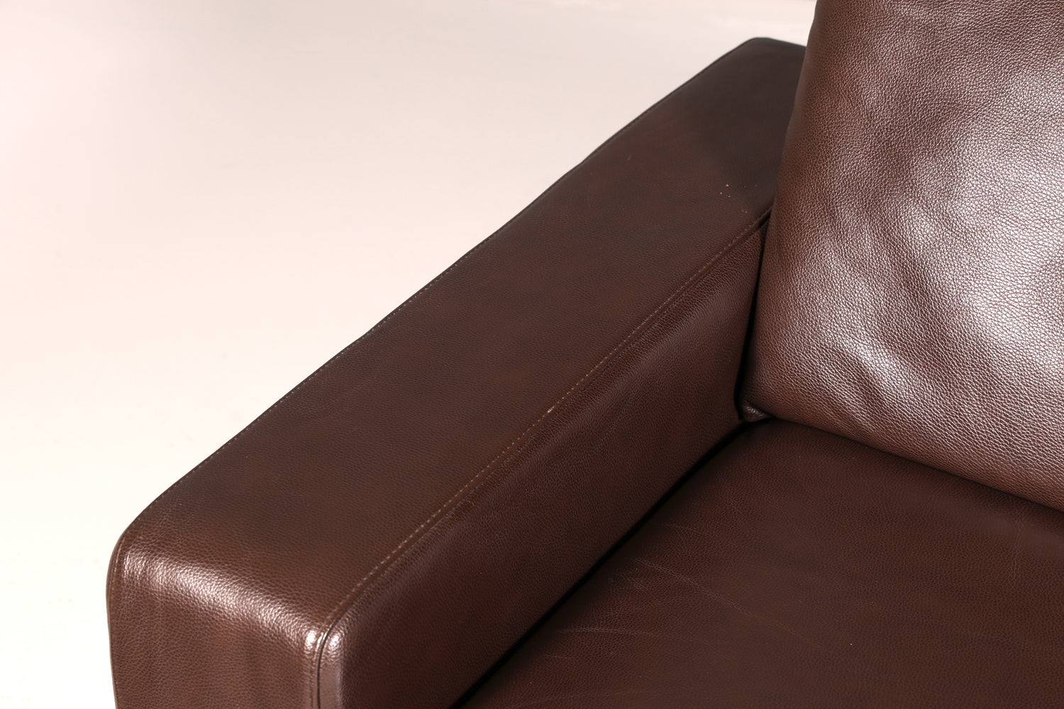 Beautiful Stressless E200 corner sofa in genuine brown leather with chaise longue, footstool, and vintage leather upholstery.
