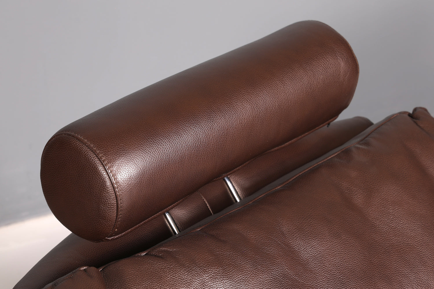 Beautiful Stressless E200 corner sofa in genuine brown leather with chaise longue, footstool, and vintage leather upholstery.