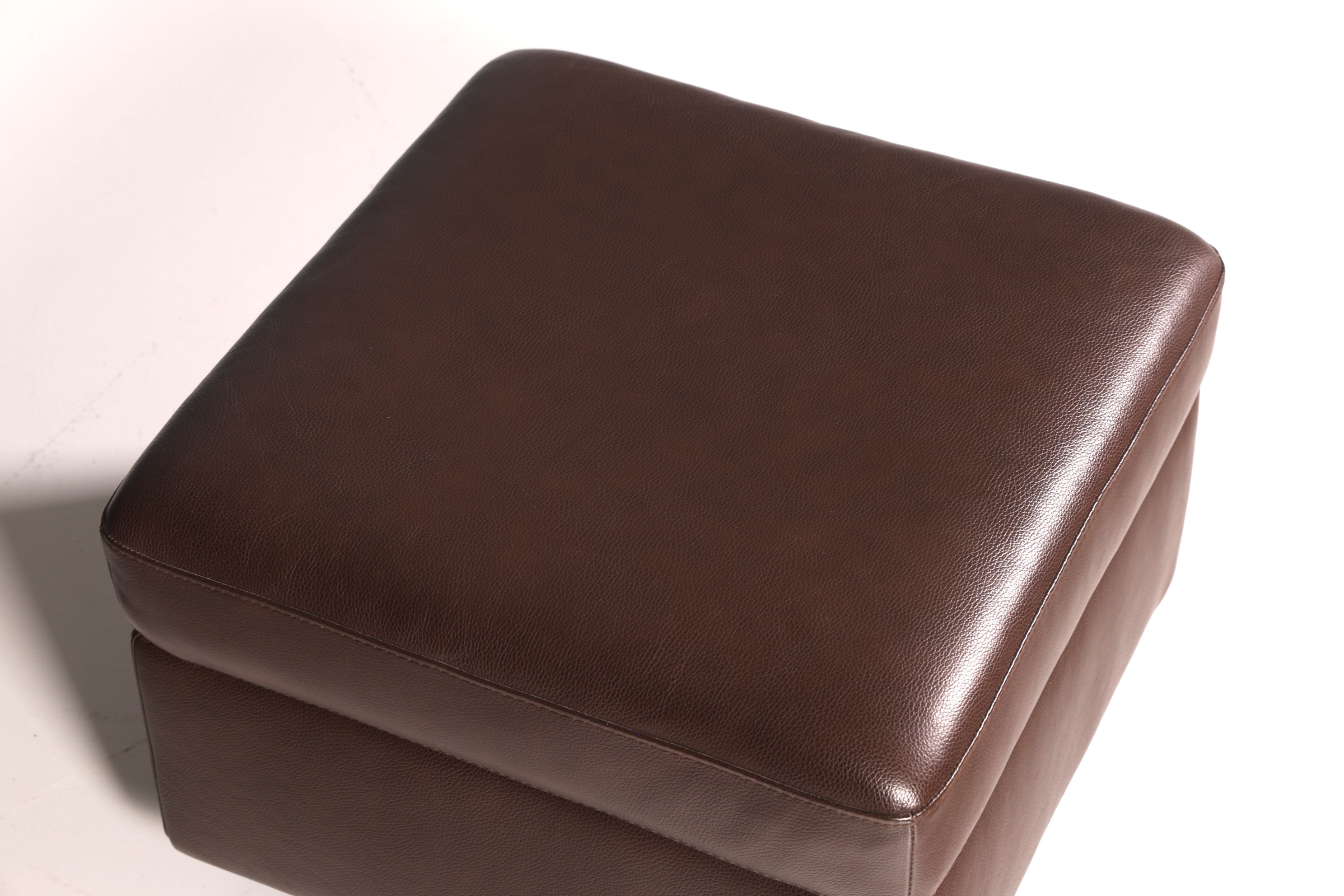 Beautiful Stressless E200 corner sofa in genuine brown leather with chaise longue, footstool, and vintage leather upholstery.