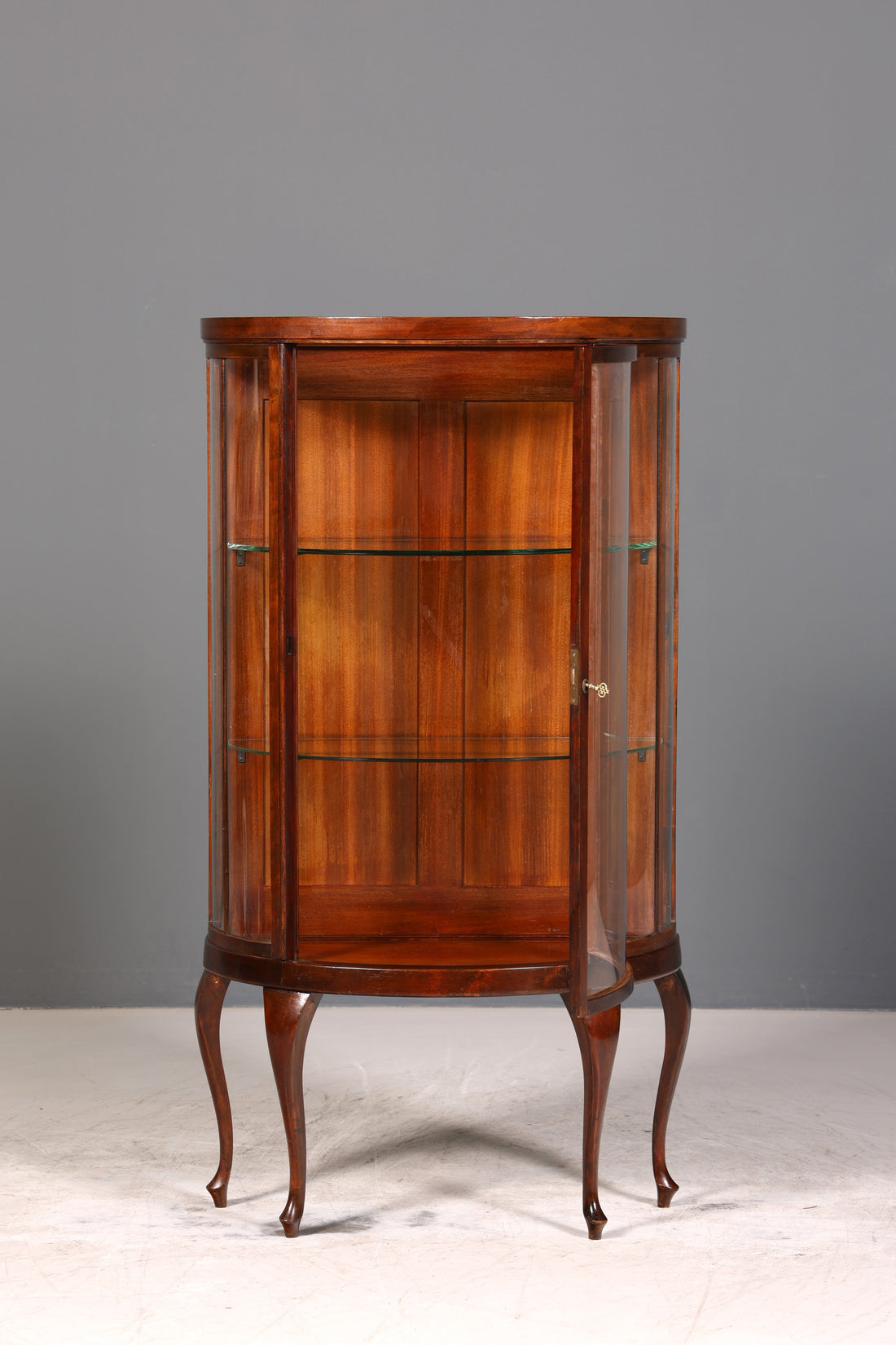 Filigrane Jugendstil Vitrine echt Holz Schrank Chippendale Antik Regal Glasvitrine