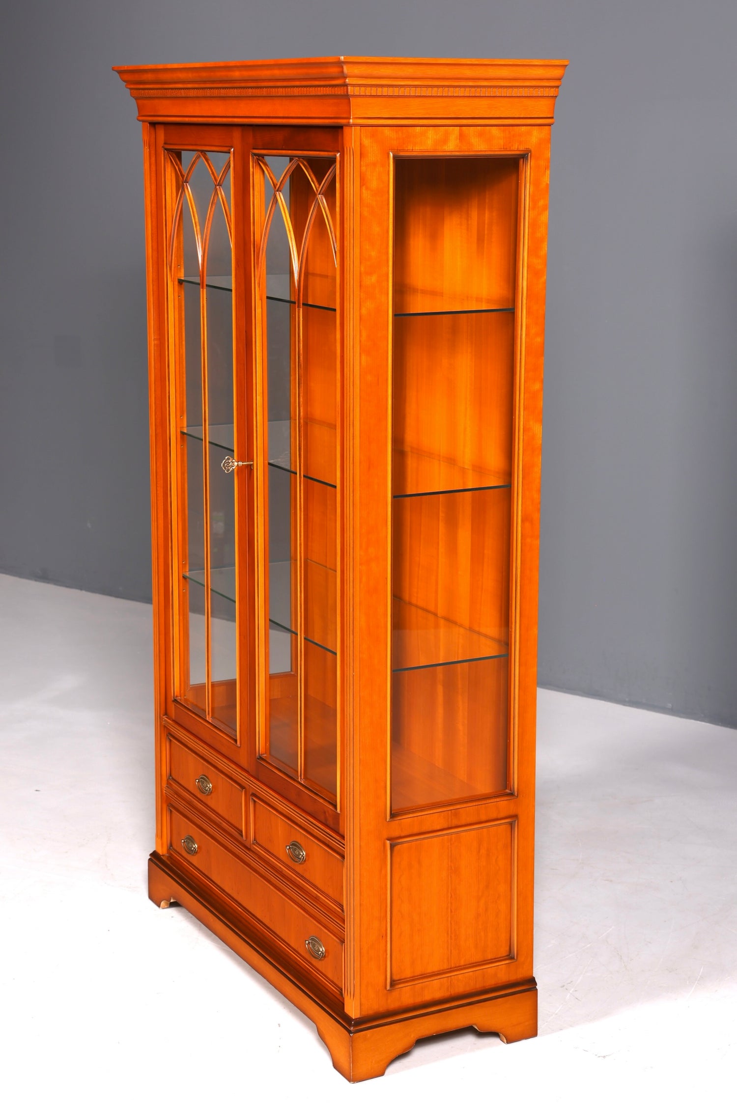 Wunderschöne Englische Vitrine Eibe Bücherschrank Buffet Antik Stil Glasvitrine