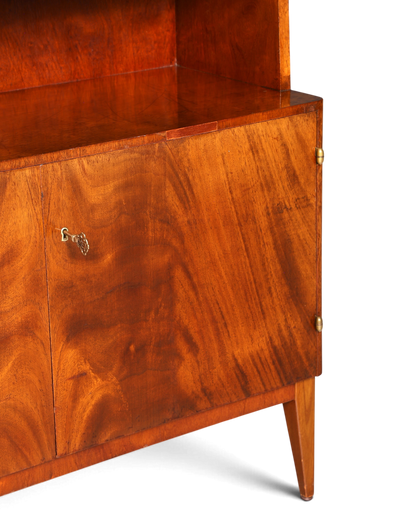 Hauptstadt Möblerei Mid Century Bücherregal aus Nussbaum mit Unterschrank, Türen und Schlüssel im Vintage Design
