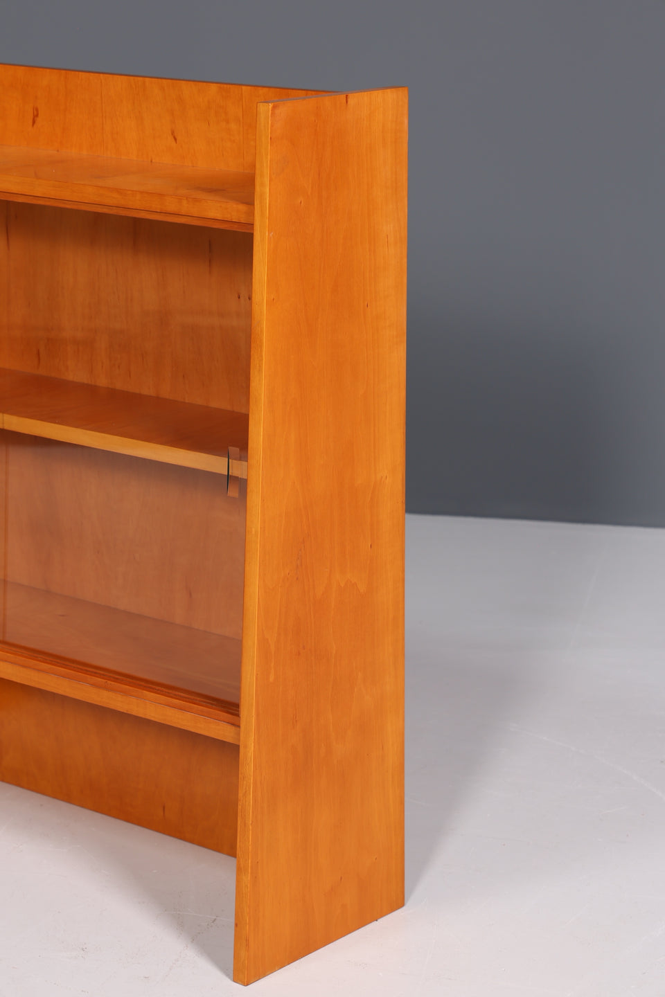 Wunderschönes Mid Century Regal Vintage Stand Vitrine 2 von 3