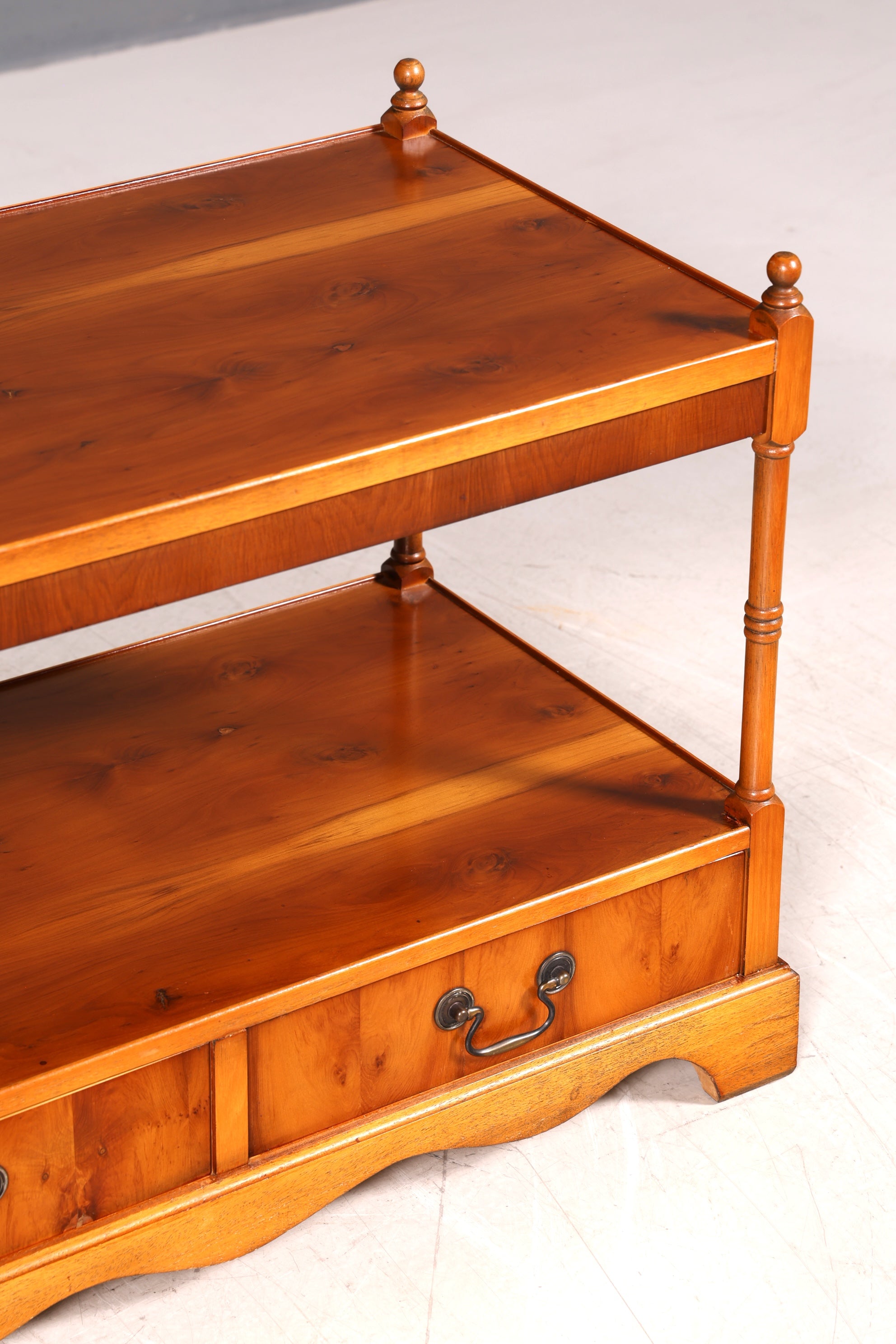 Wunderschöner Englischer Couchtisch Regency Stil Antik Ablagetisch Beistelltisch Schubladen Holz