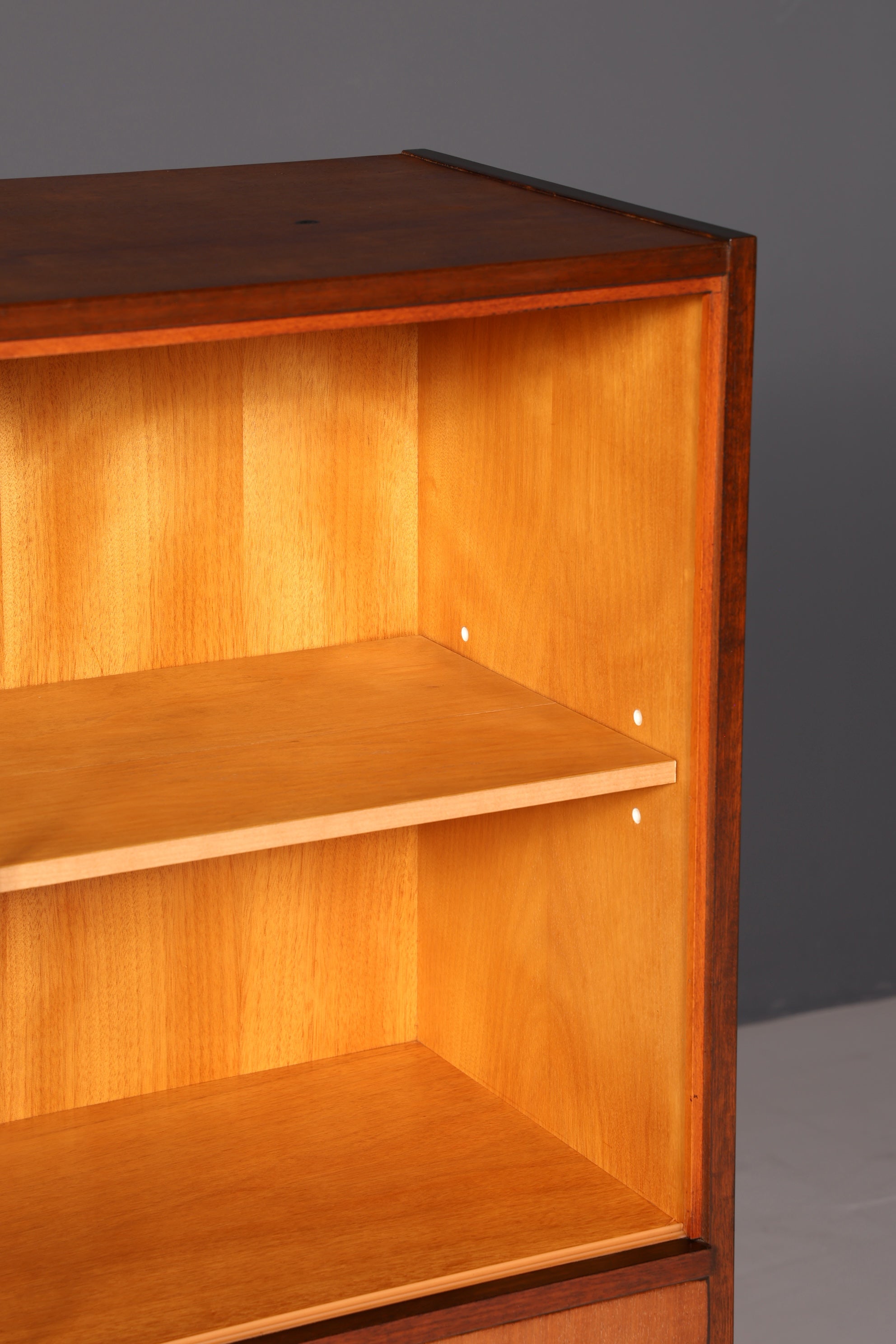 G142 Finish Wunderschöne Mid Century Vitrine Vintage Regal Retro Bücherregal VEB Bookshelf