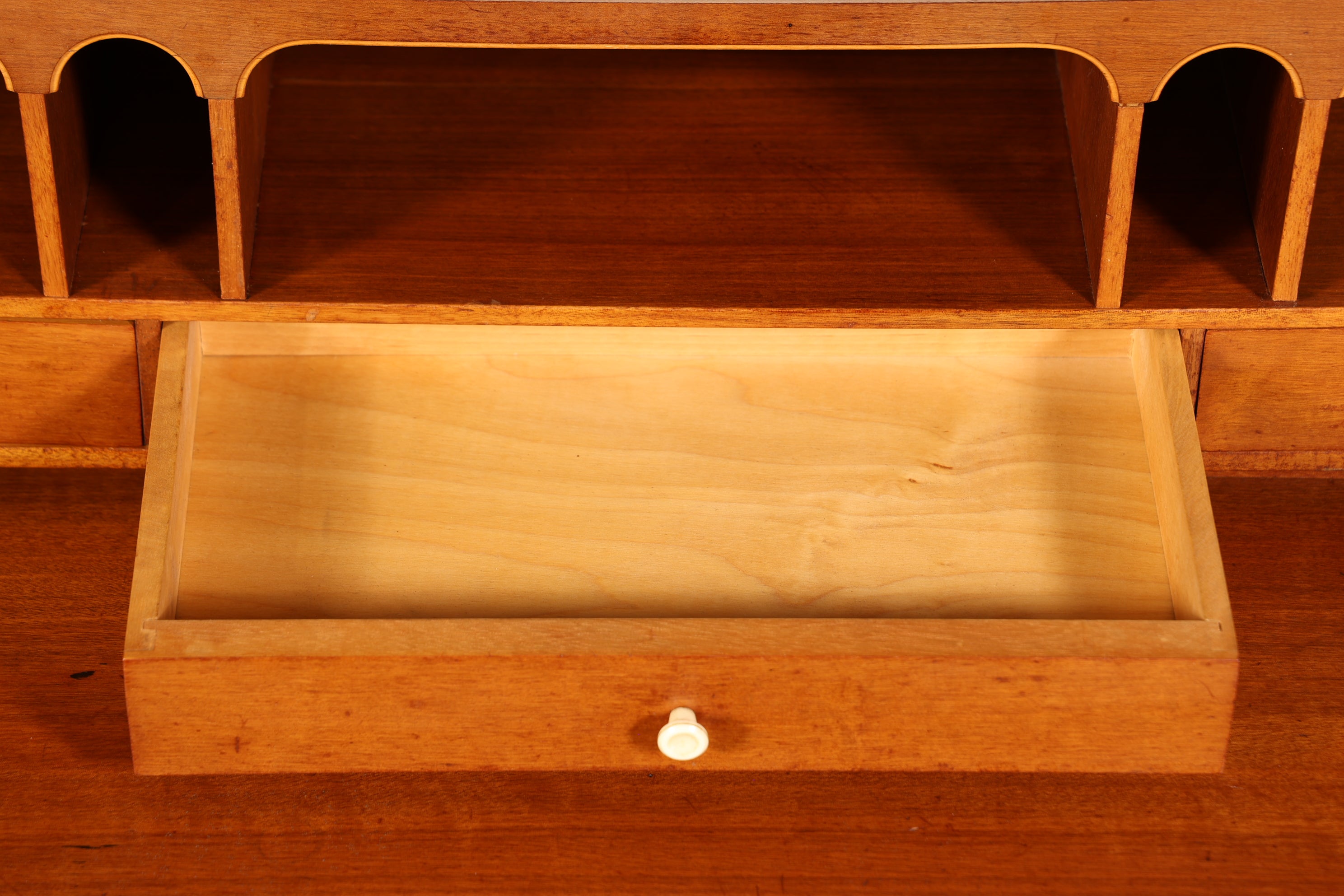 Mid Century Rollladen Sekretär von Bröderna Gustafssons Träindustri &quot;Made in Sweden&quot; Büro Schrank Schreibkommode 60s Schreibmöbel