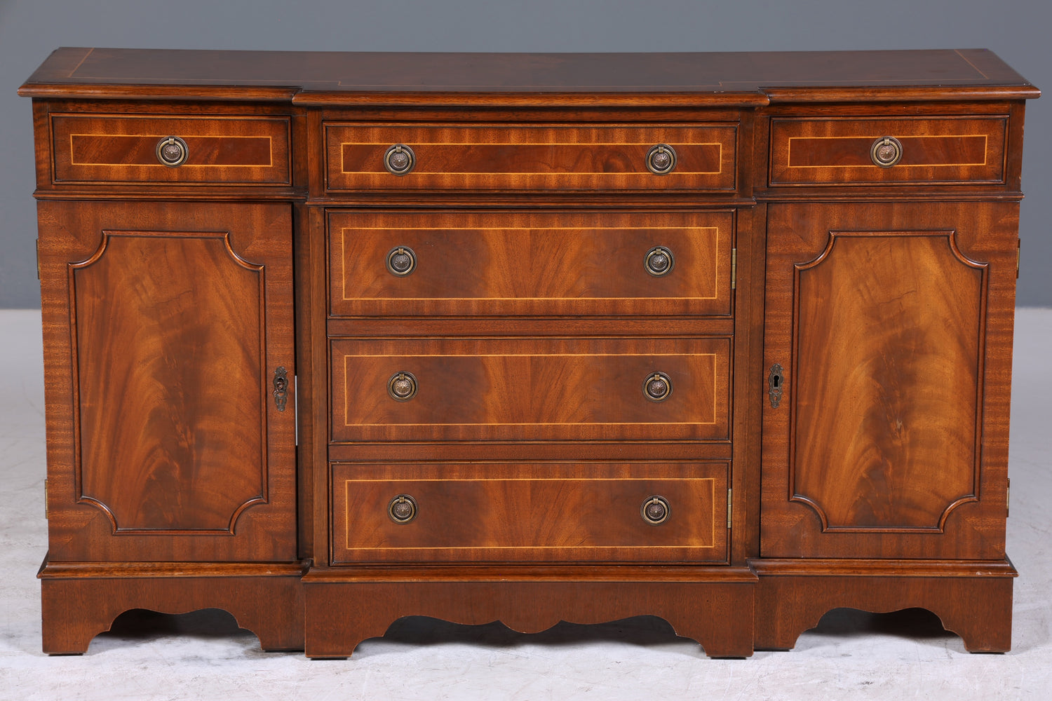 Wunderschönes Englisches Sideboard echt Holz Schrank Antik 60s Buffetschrank Kommode